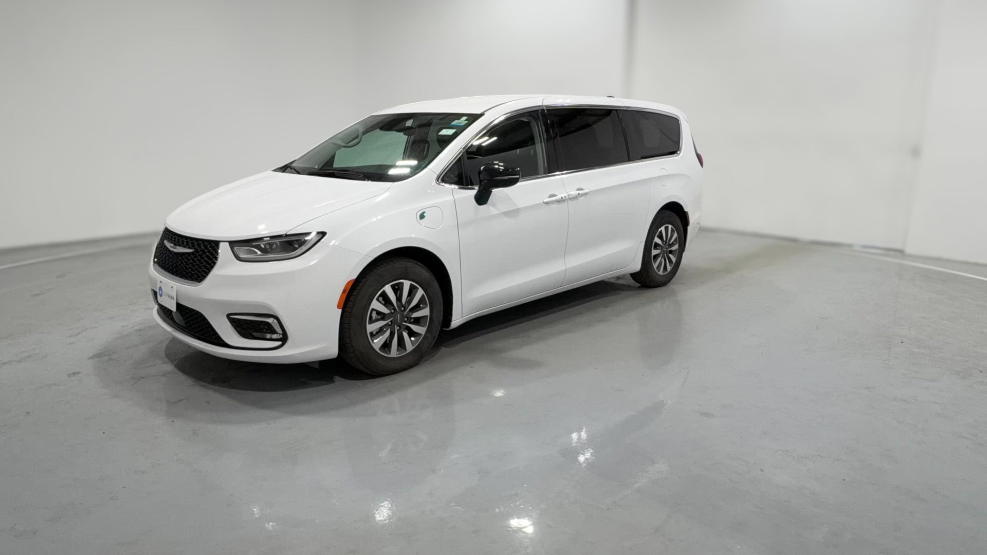 2024 Chrysler Pacifica Hybrid vehicle photo