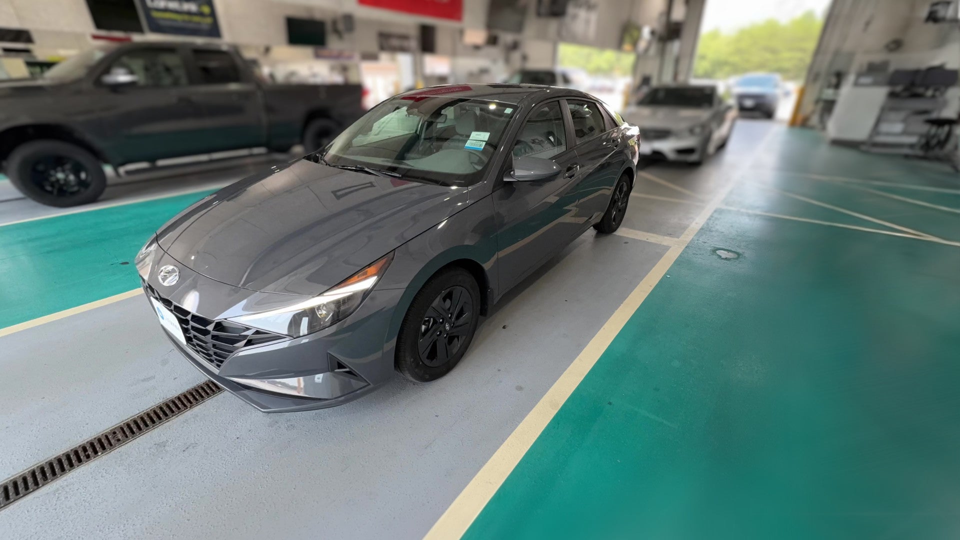 2023 Hyundai Elantra Hybrid vehicle photo