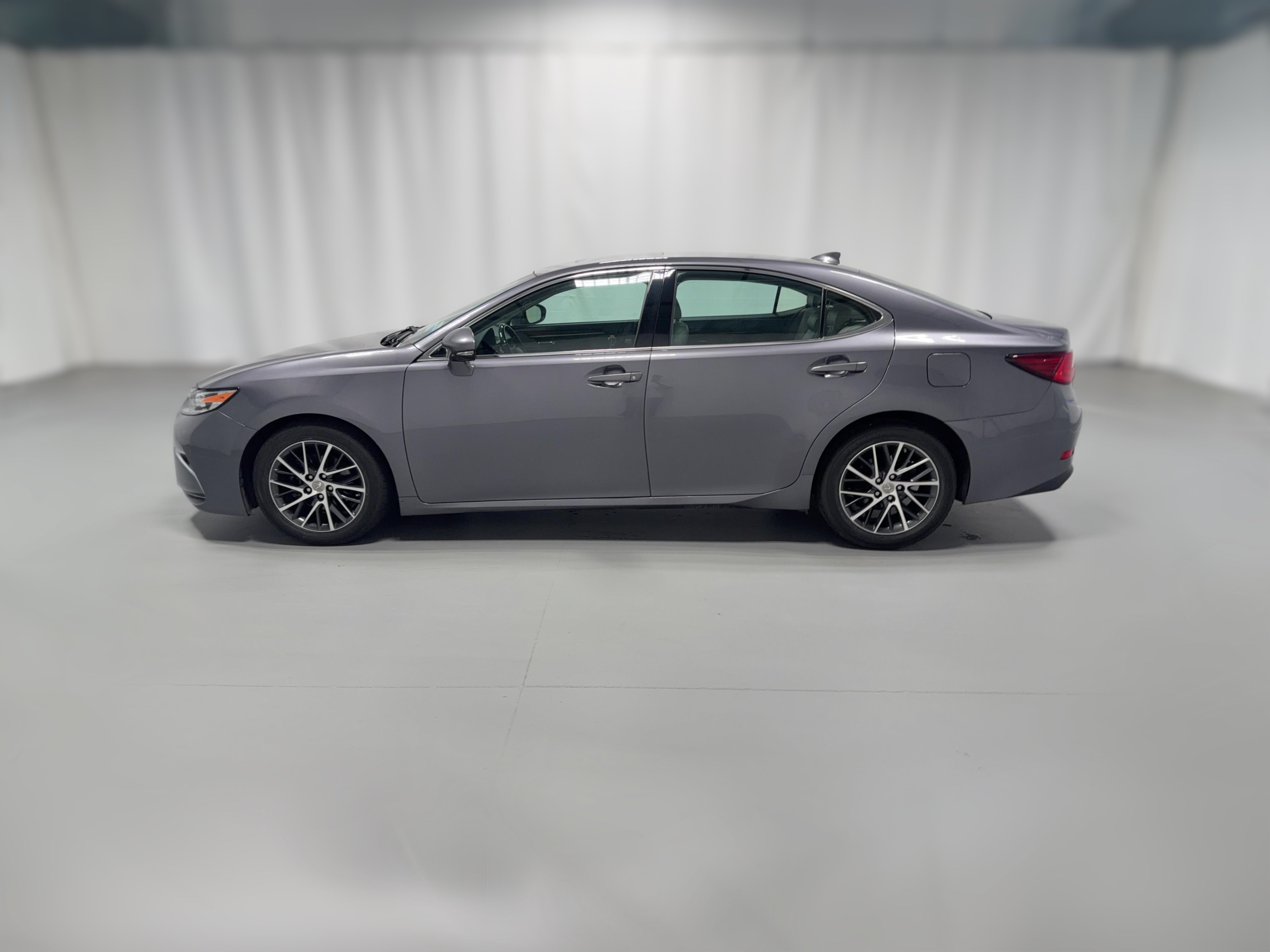 2017 Lexus ES 350 - Photo 31