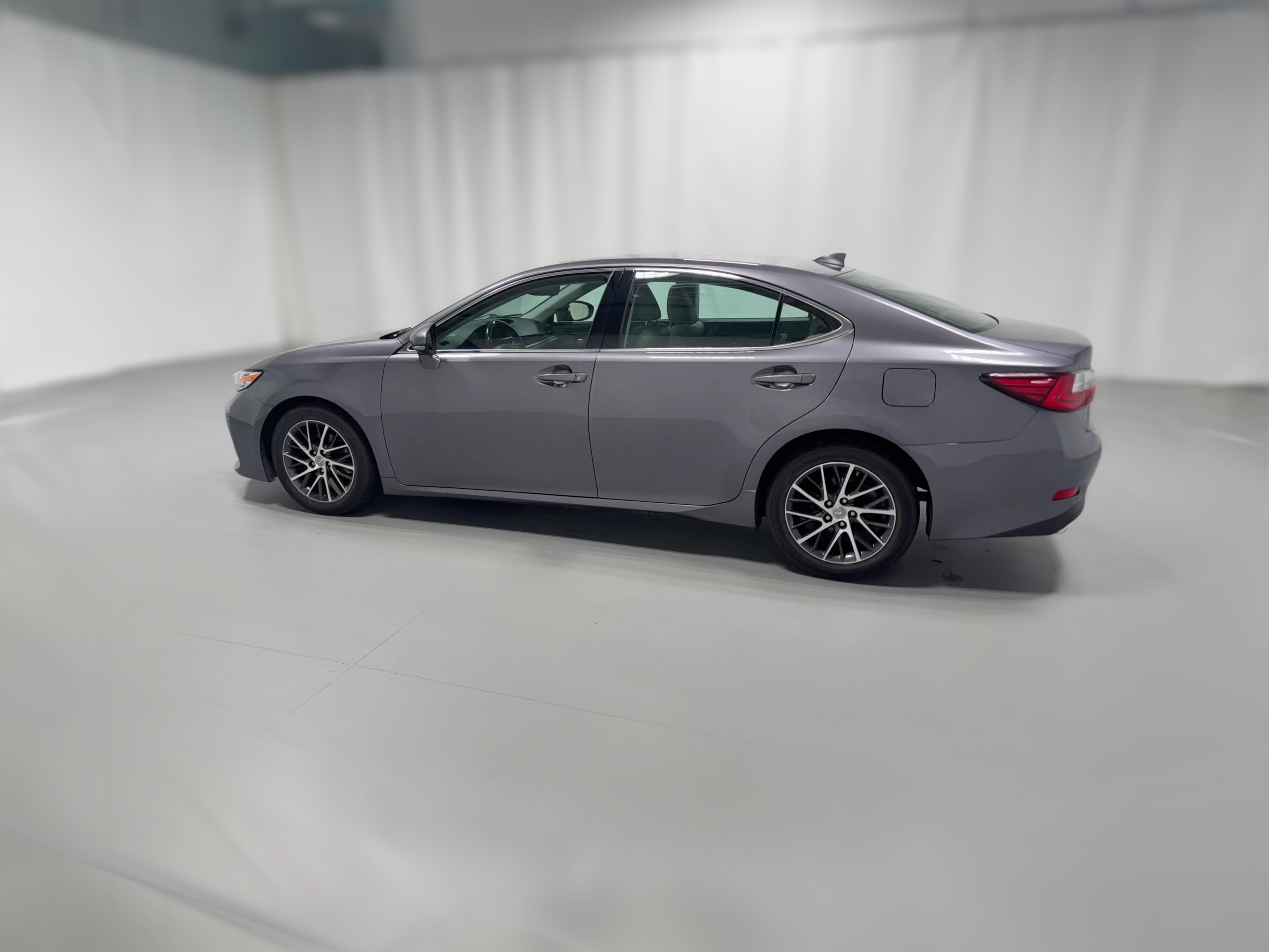 2017 Lexus ES 350 - Photo 32