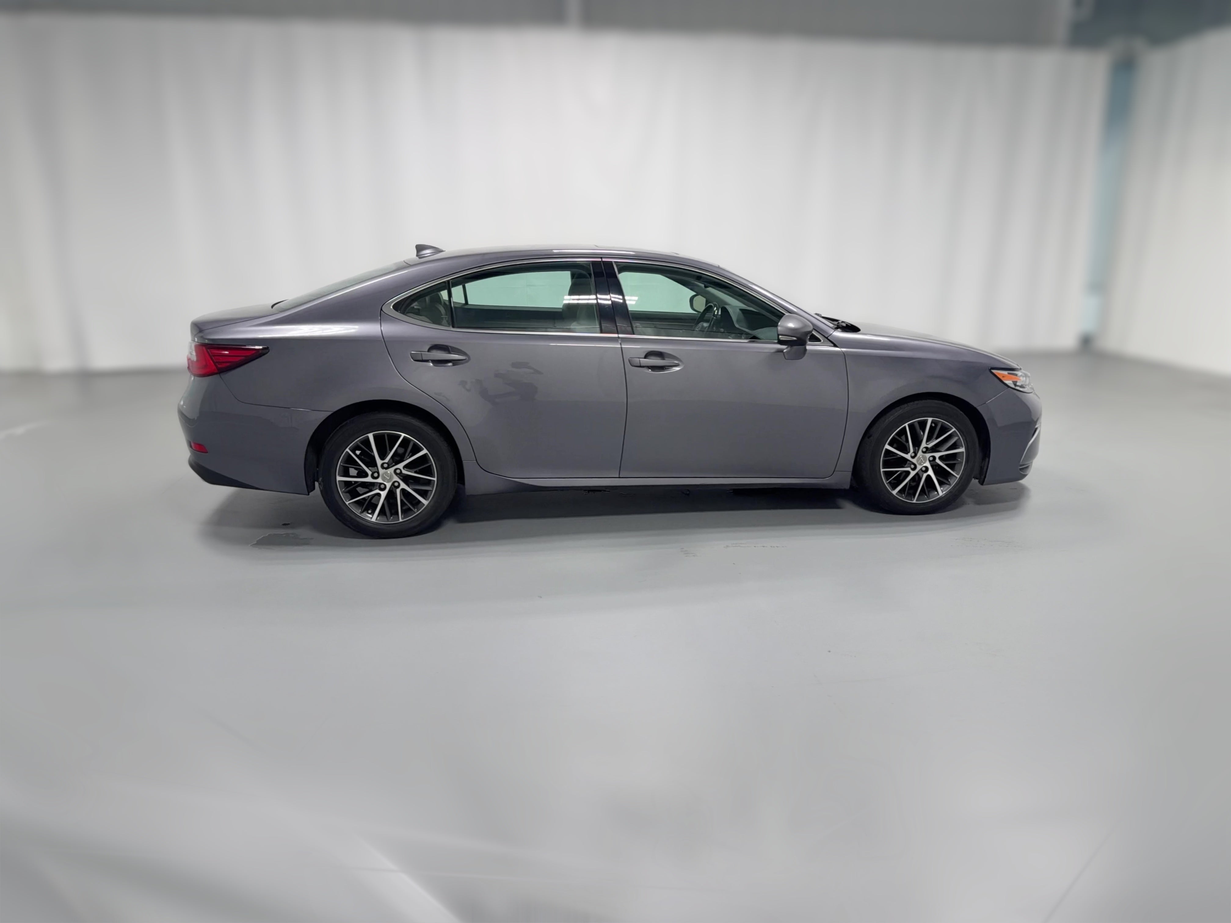2017 Lexus ES 350 - Photo 39