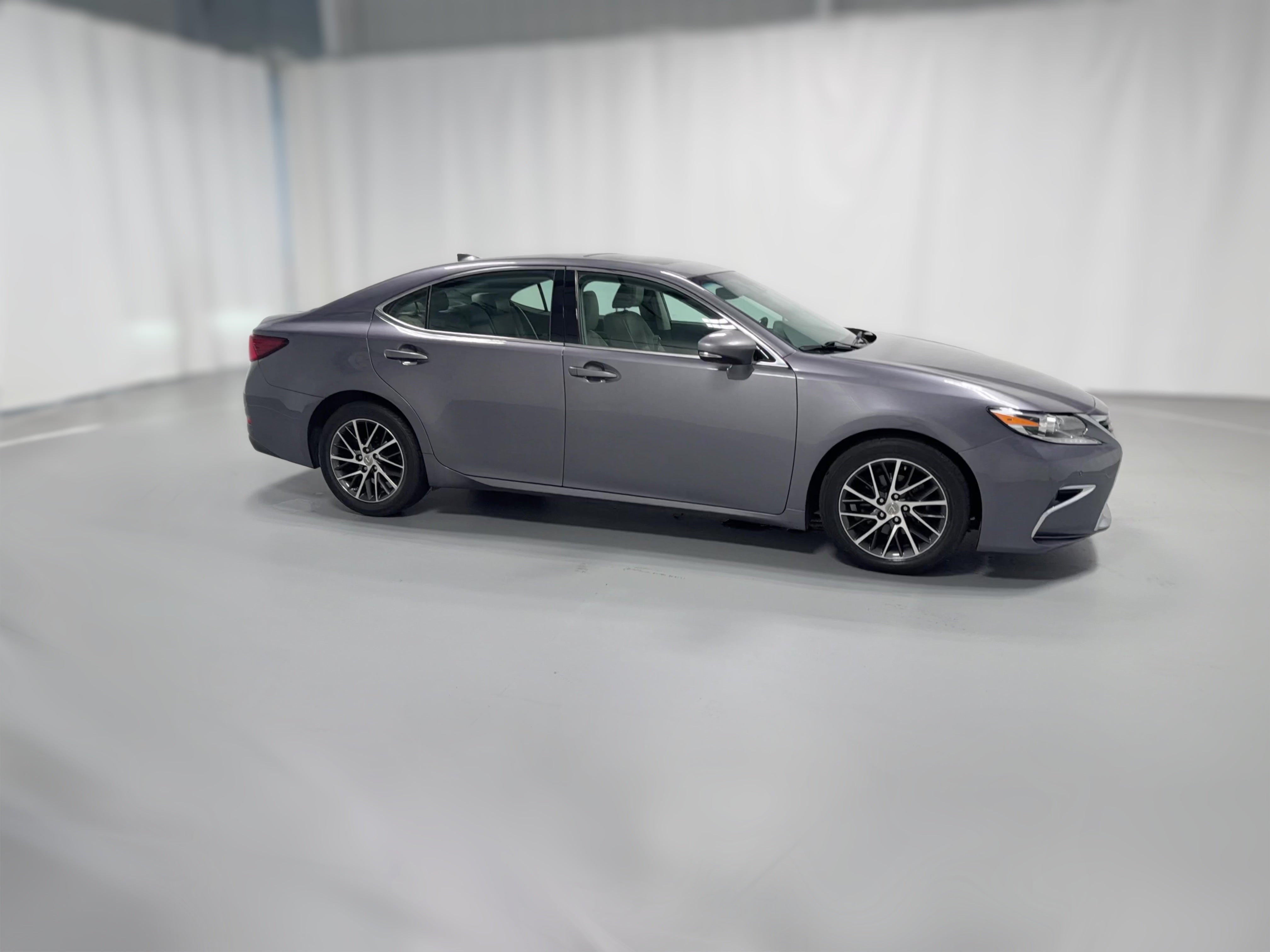 2017 Lexus ES 350 - Photo 40