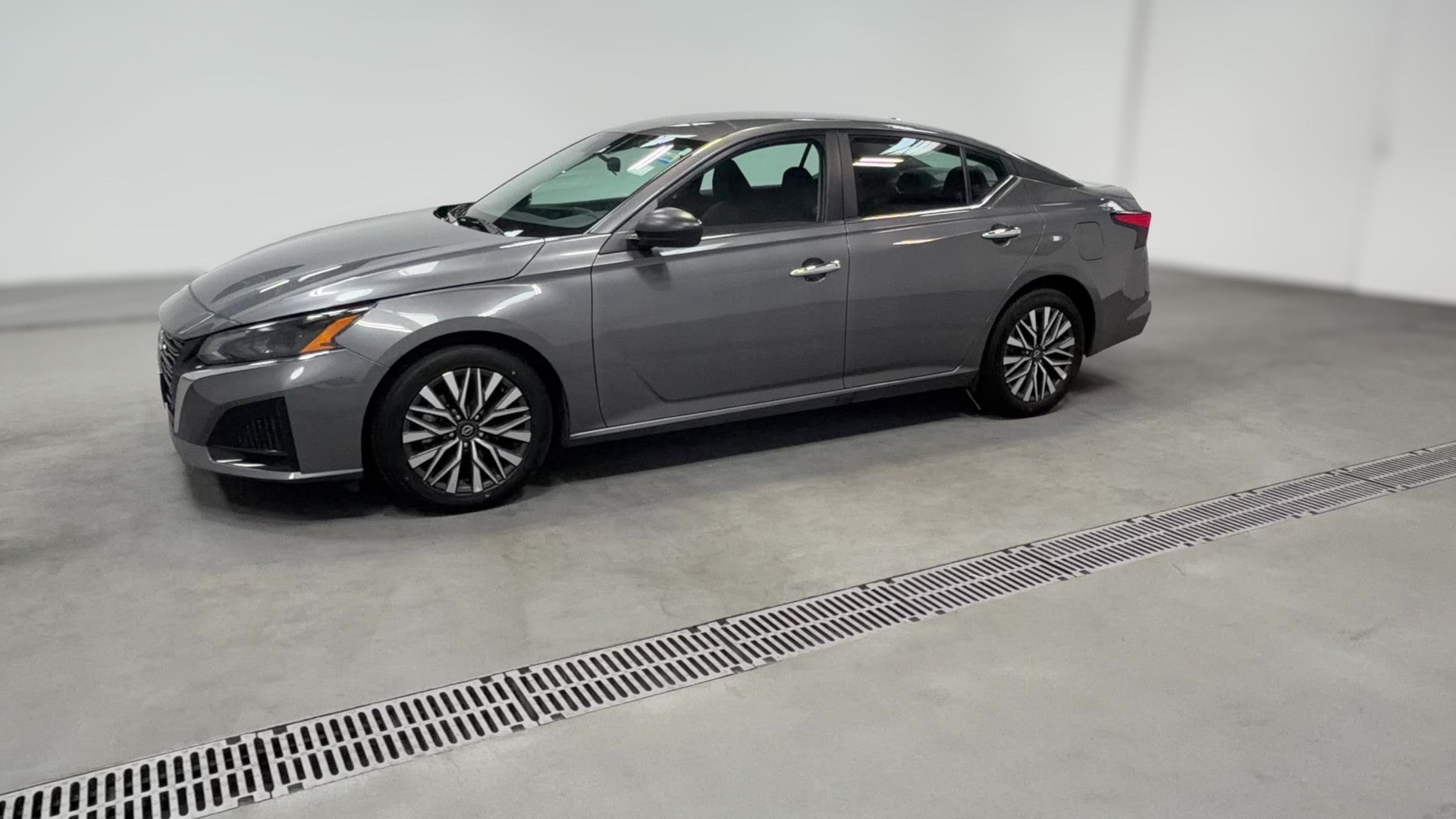 2025 Nissan Altima vehicle photo