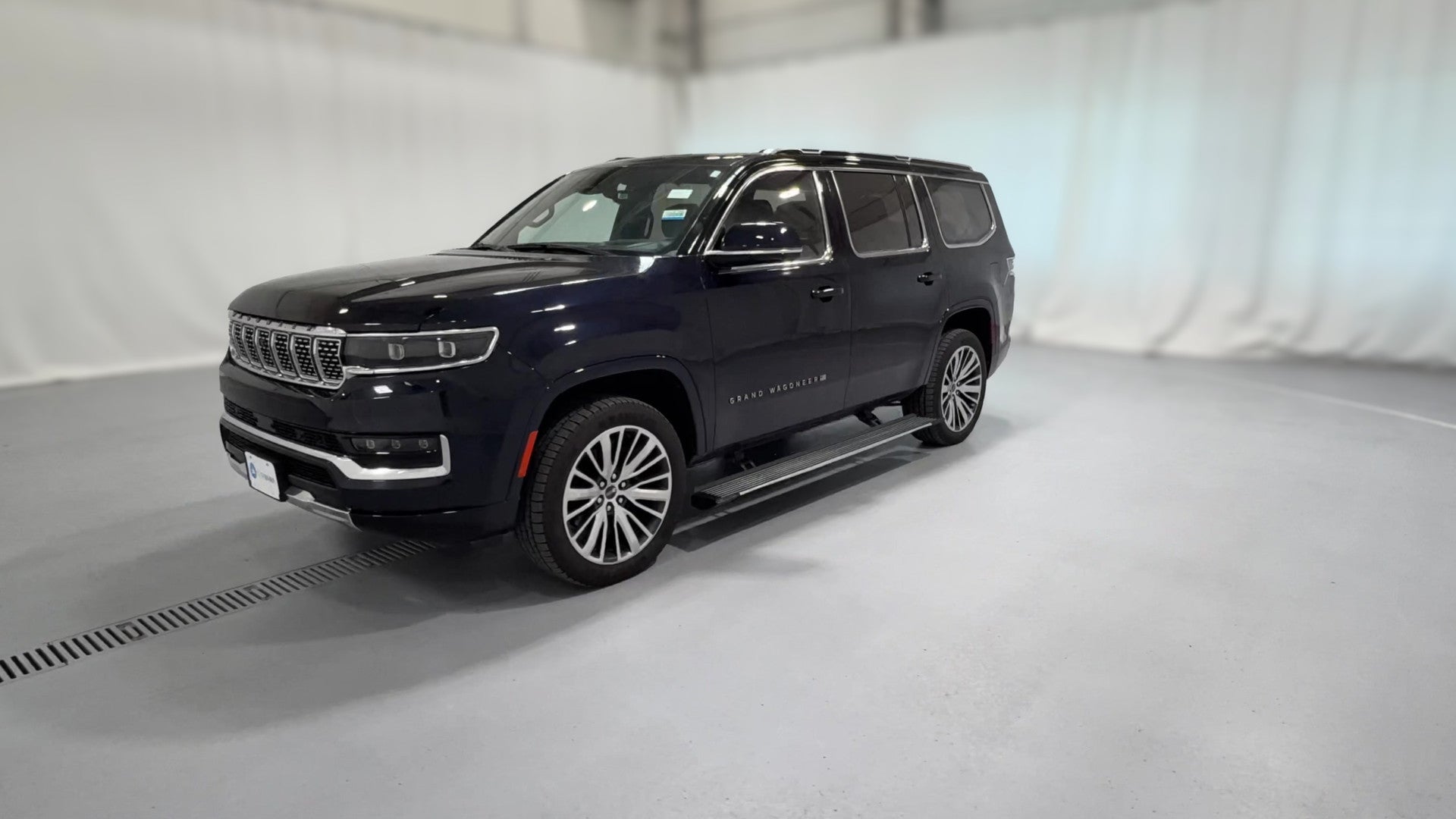 2024 Jeep Grand Wagoneer vehicle photo