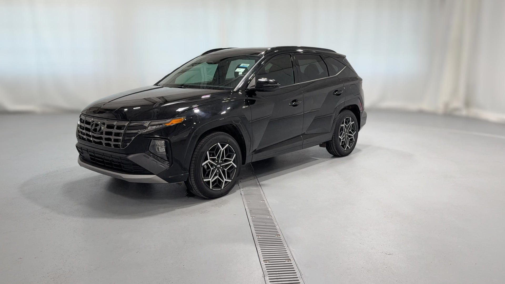 2024 Hyundai Tucson Hybrid vehicle photo