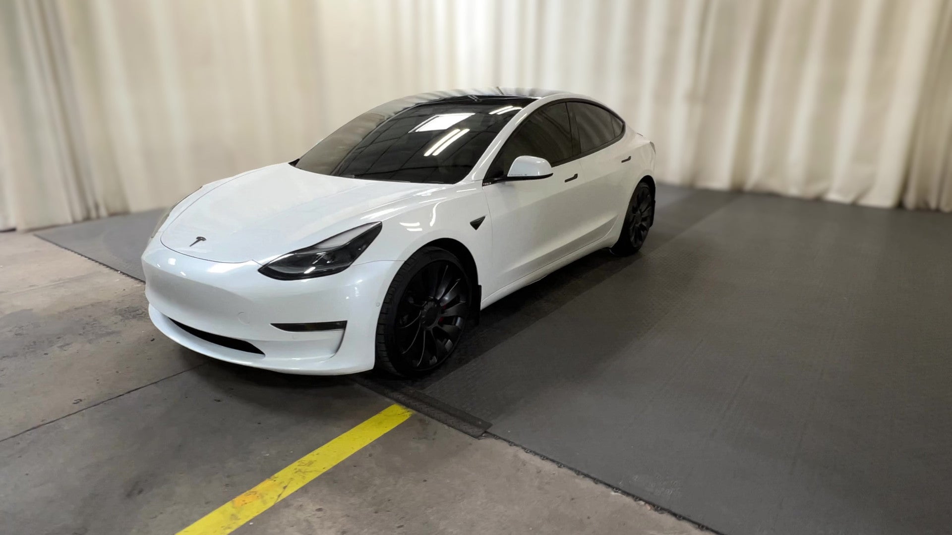 2021 Tesla Model 3 vehicle photo