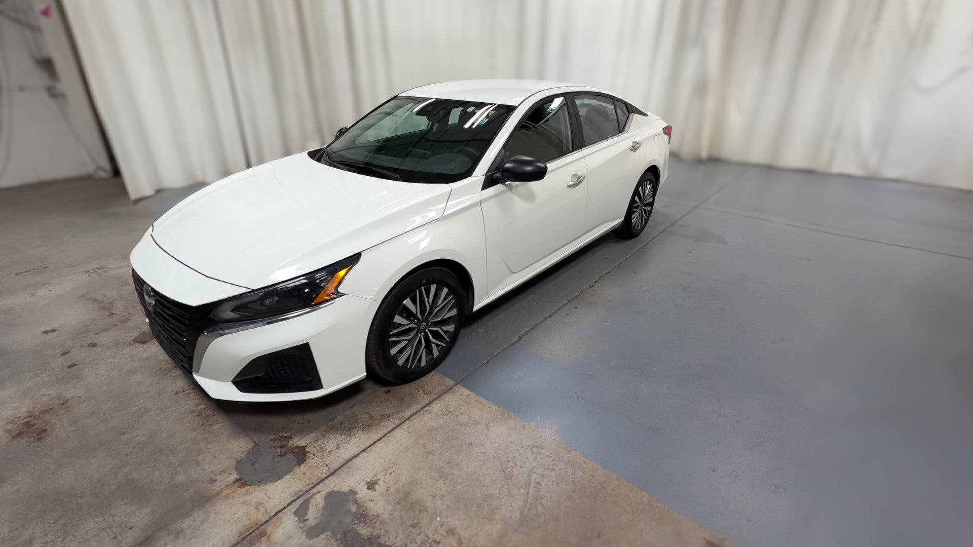 2025 Nissan Altima vehicle photo