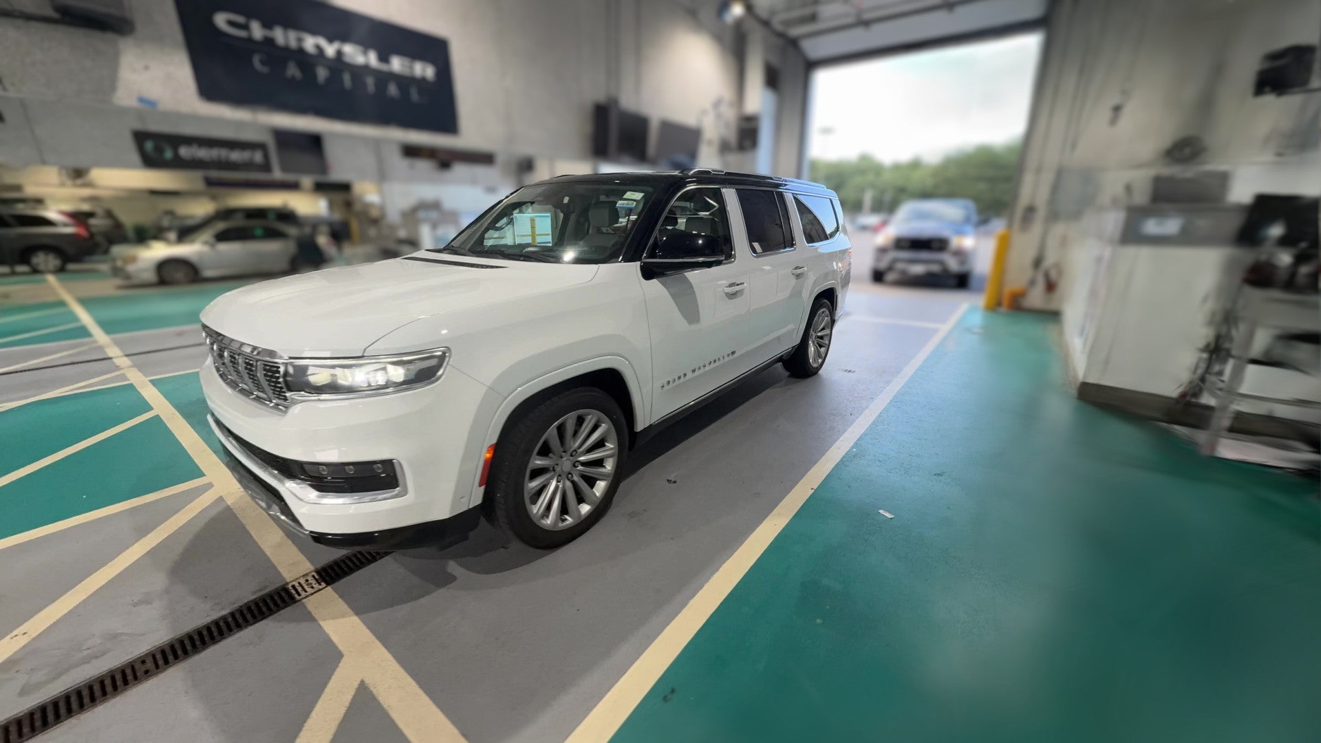 2023 Jeep Grand Wagoneer L vehicle photo