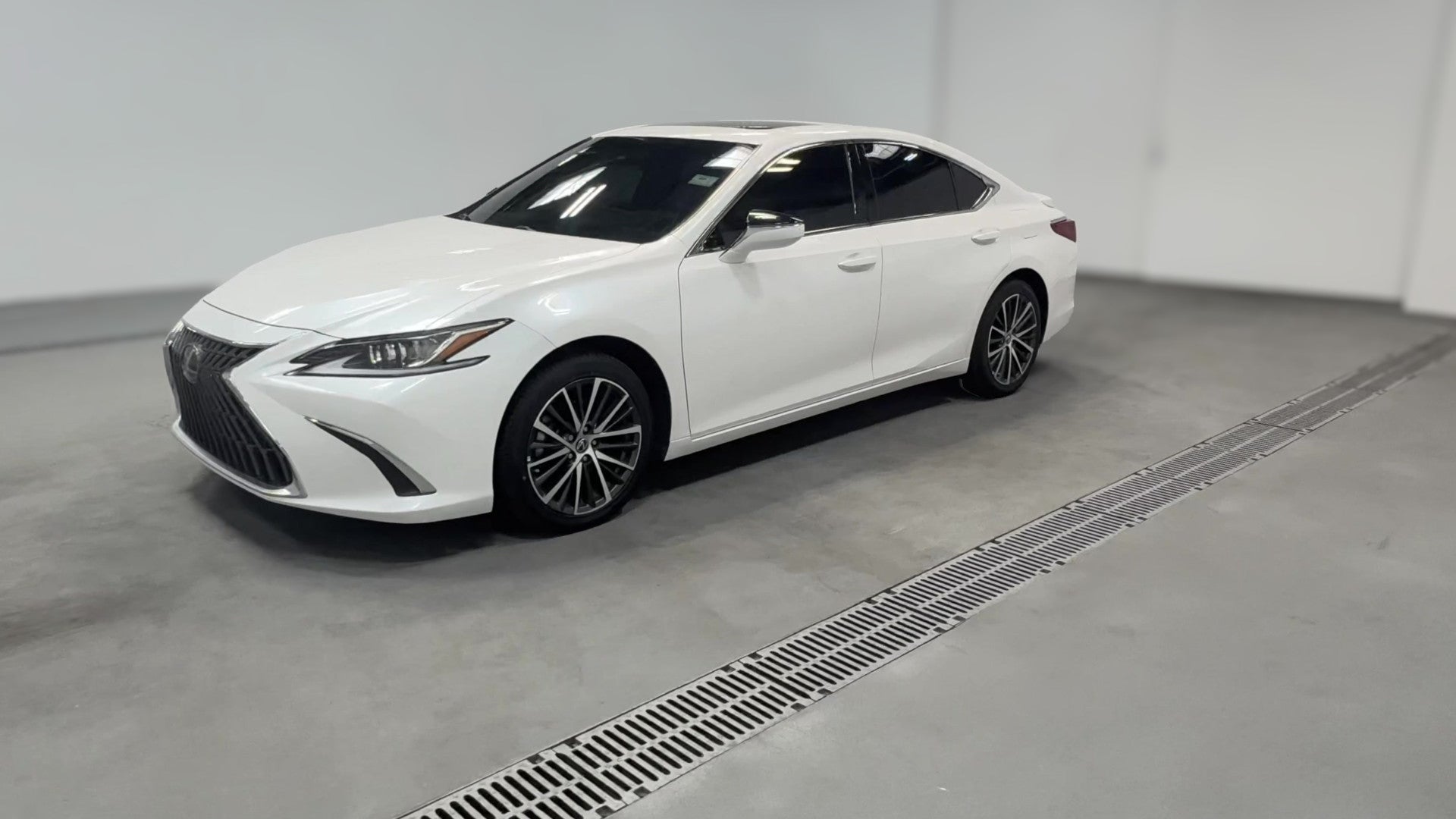 2024 Lexus ES vehicle photo