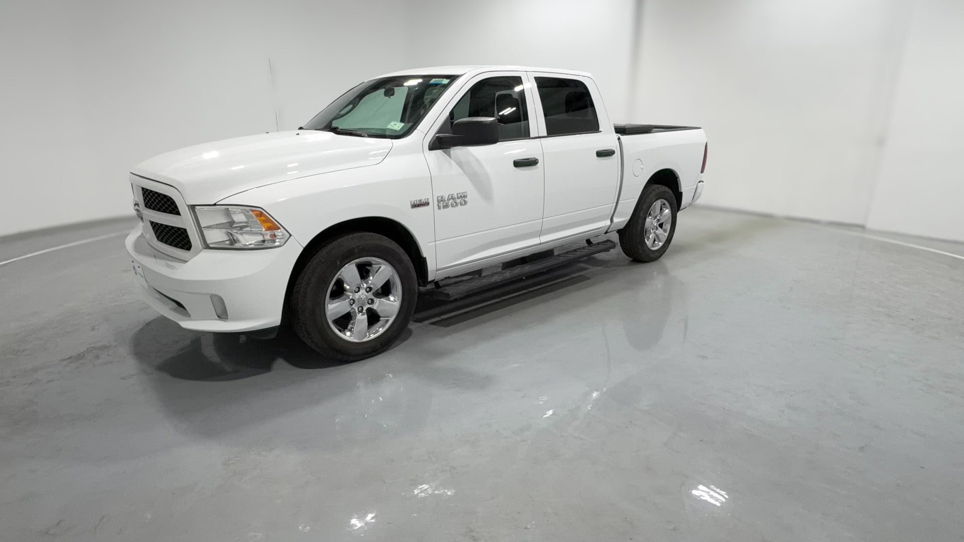 2018 Ram 1500 Crew Cab vehicle photo