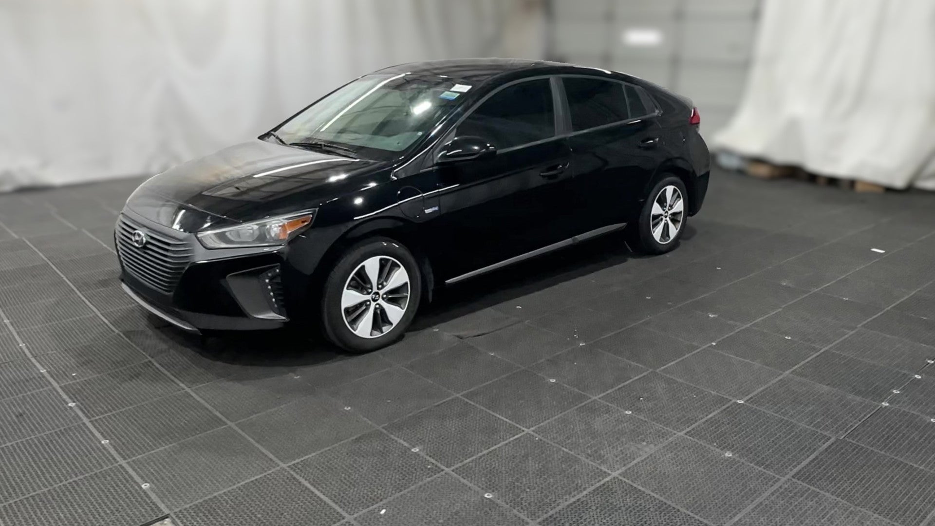 2019 Hyundai Ioniq Plug-in Hybrid vehicle photo