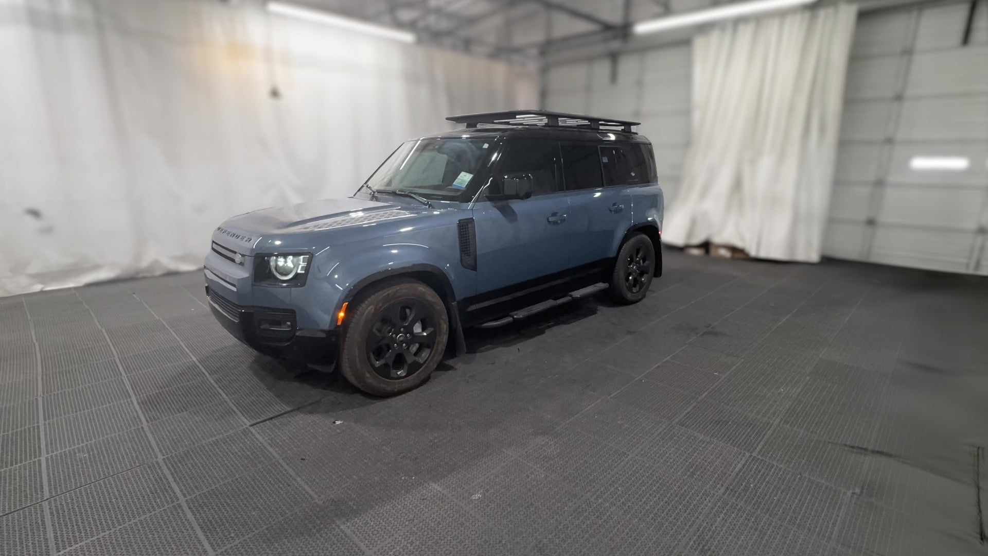 2024 Land Rover Defender 110 vehicle photo