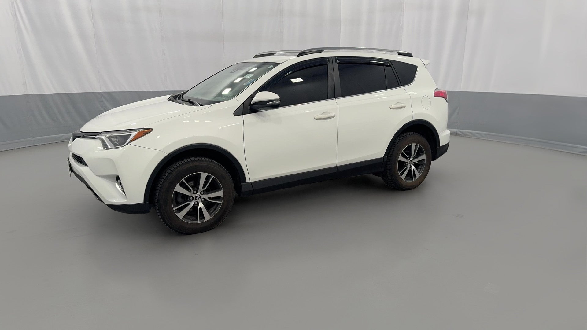2018 Toyota RAV4 vehicle photo