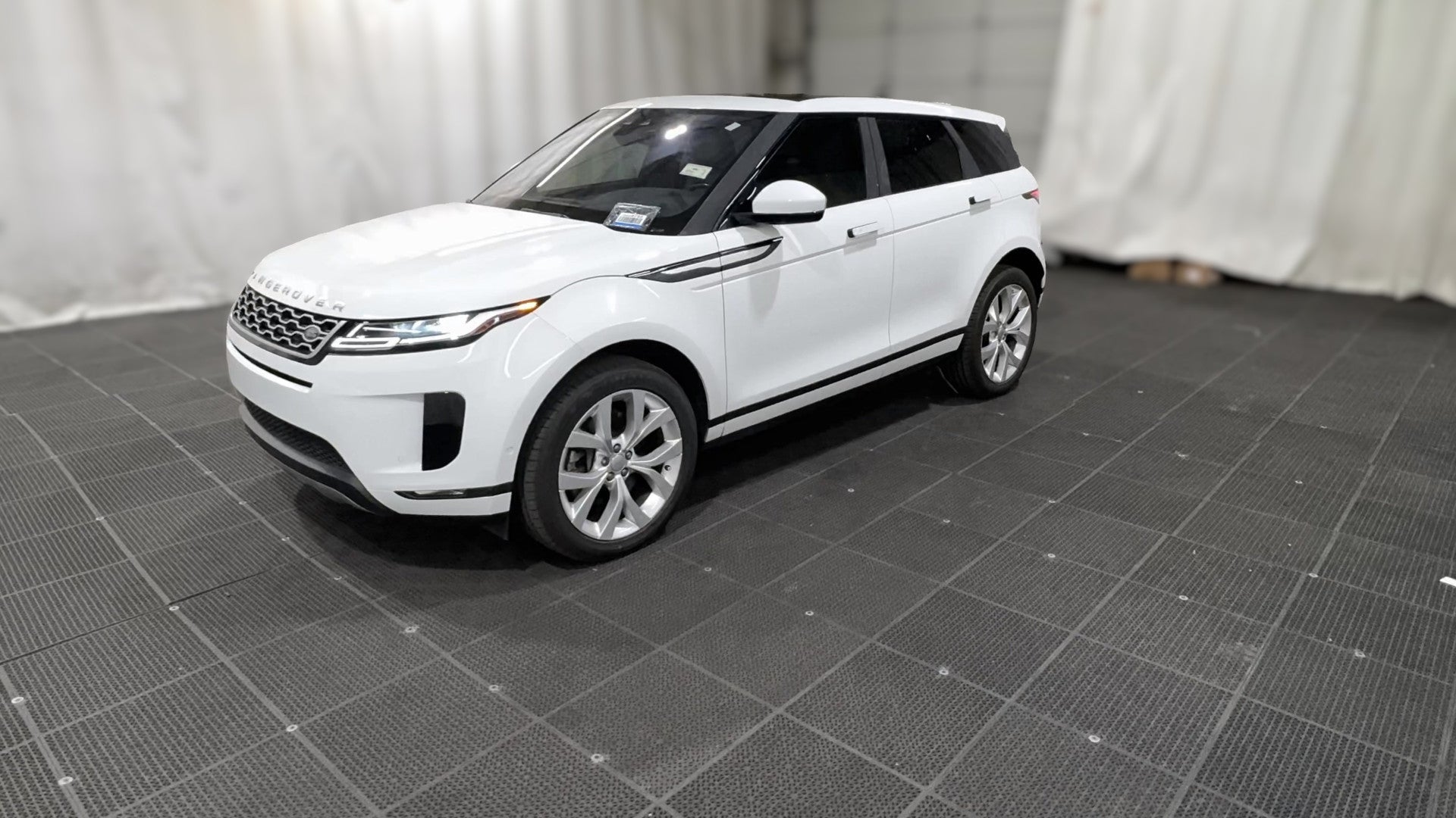2020 Land Rover Range Rover Evoque vehicle photo