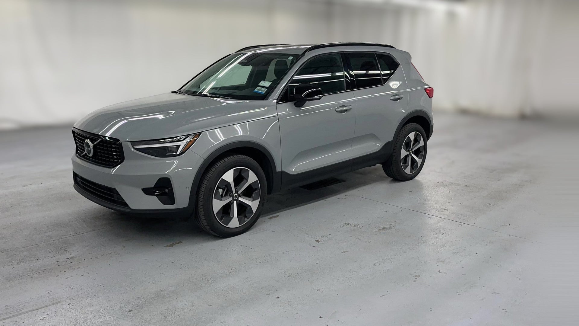 2026 Volvo XC40 vehicle photo