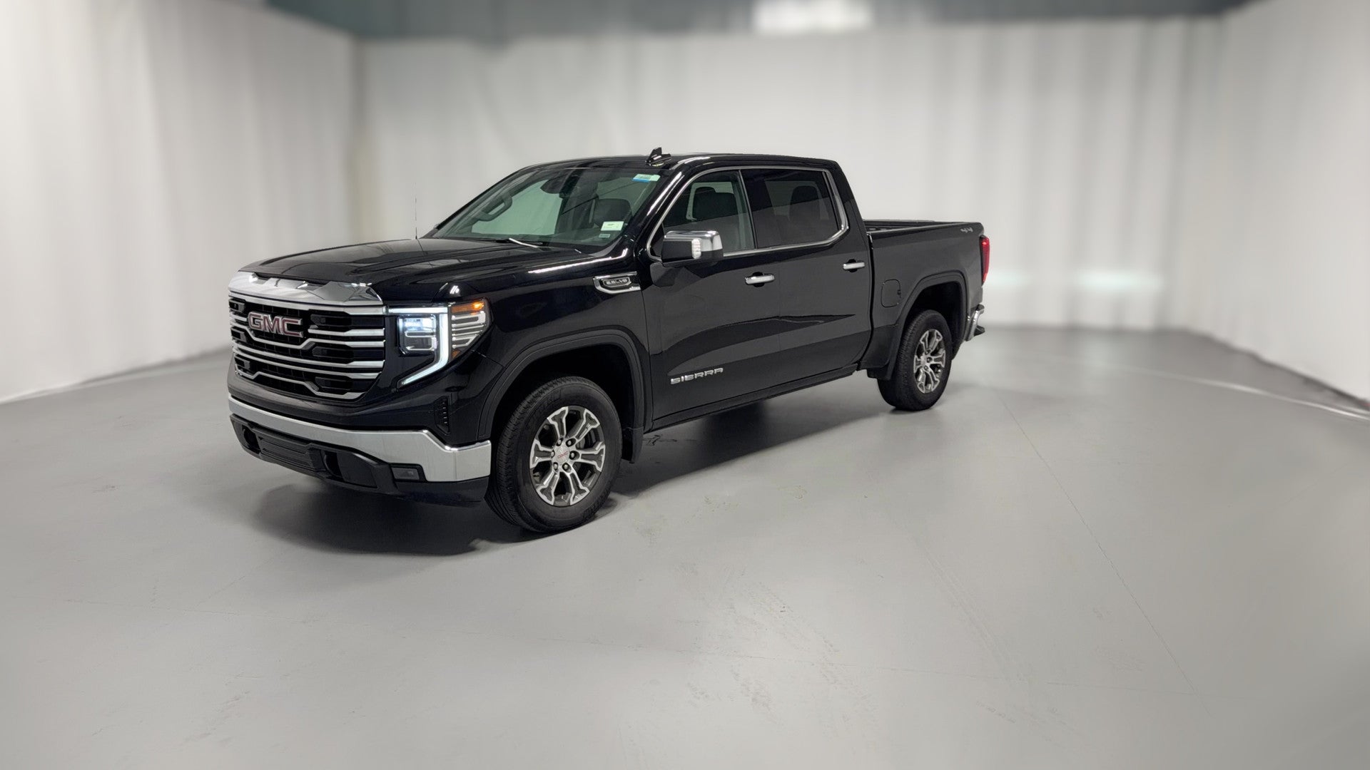 2024 GMC Sierra 1500 Crew Cab vehicle photo