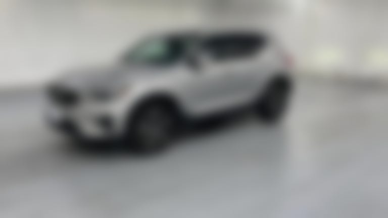 2025 Volvo XC40 vehicle photo