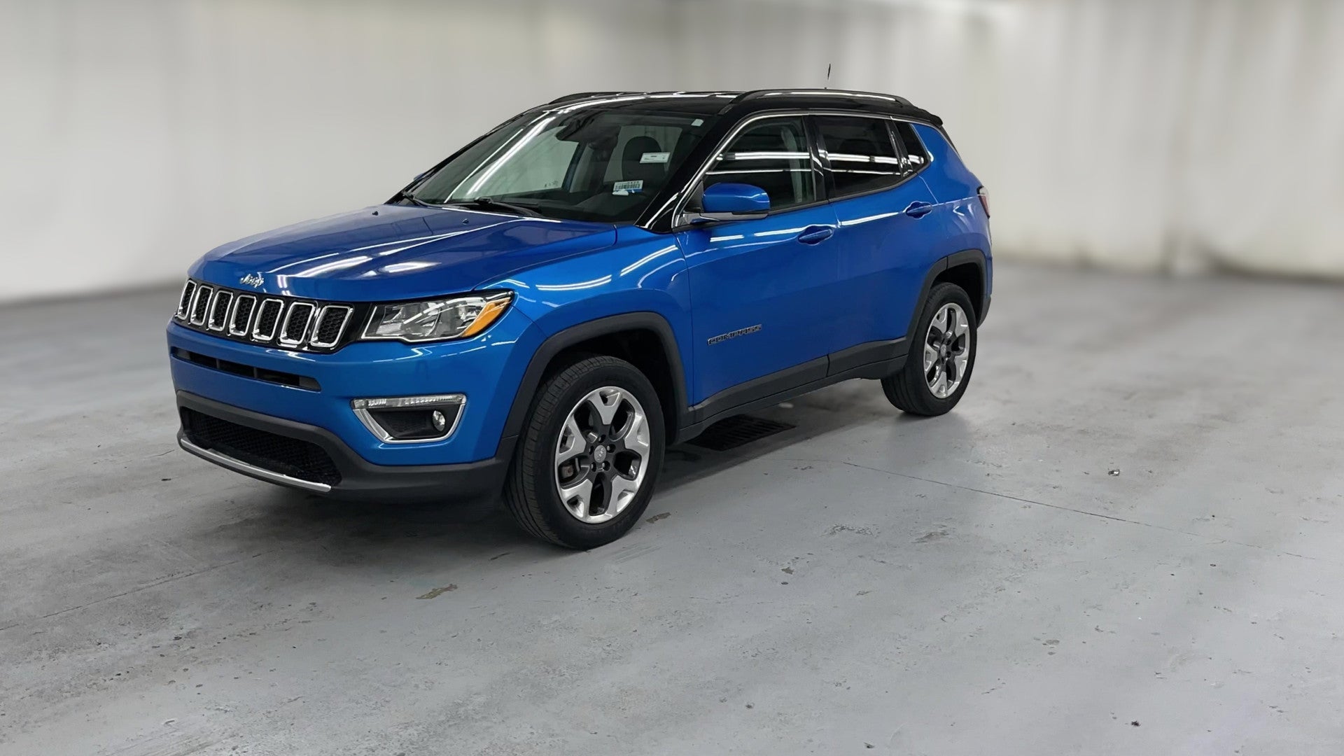 2017 Jeep Compass vehicle photo
