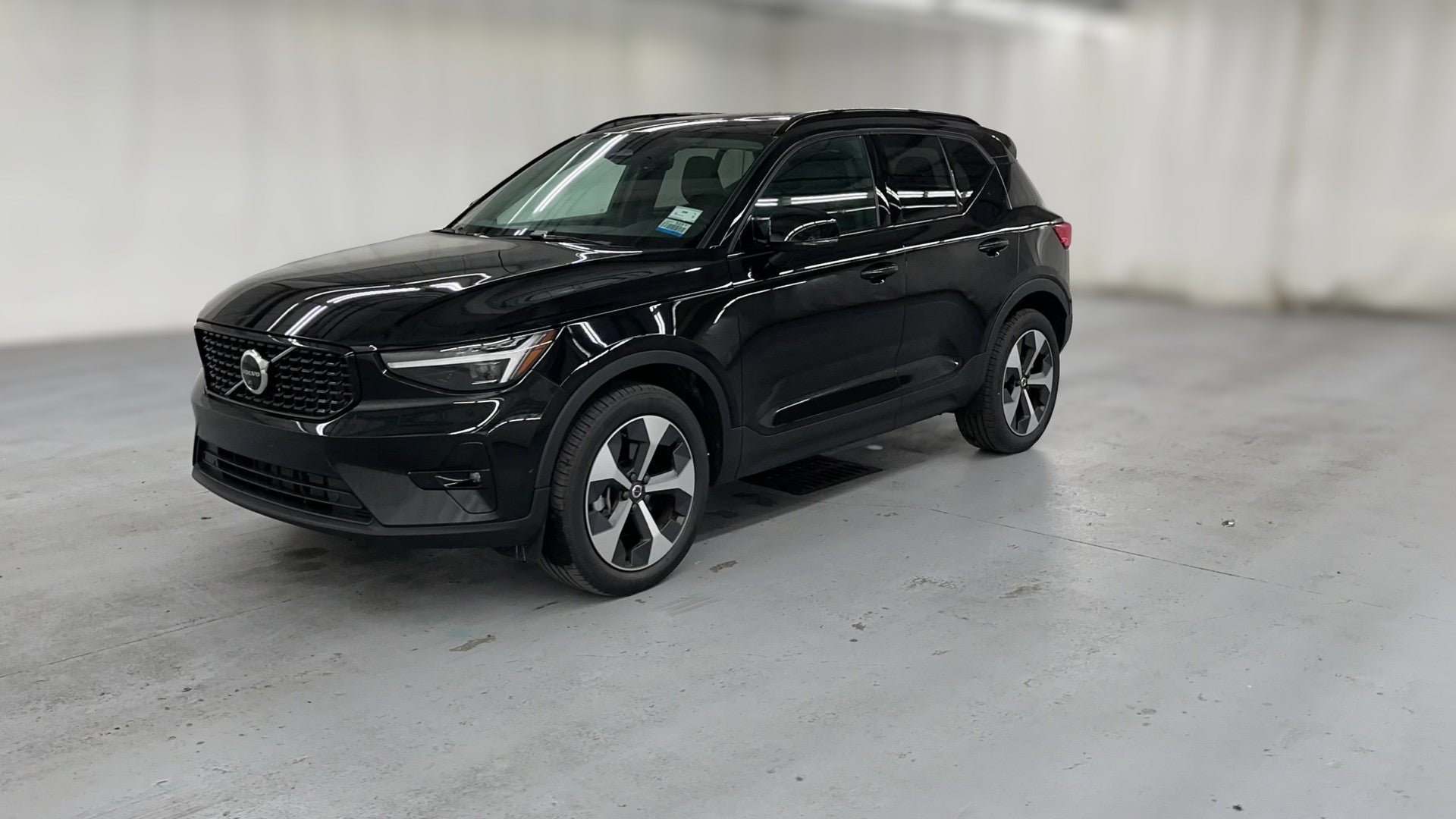 2026 Volvo XC40 vehicle photo
