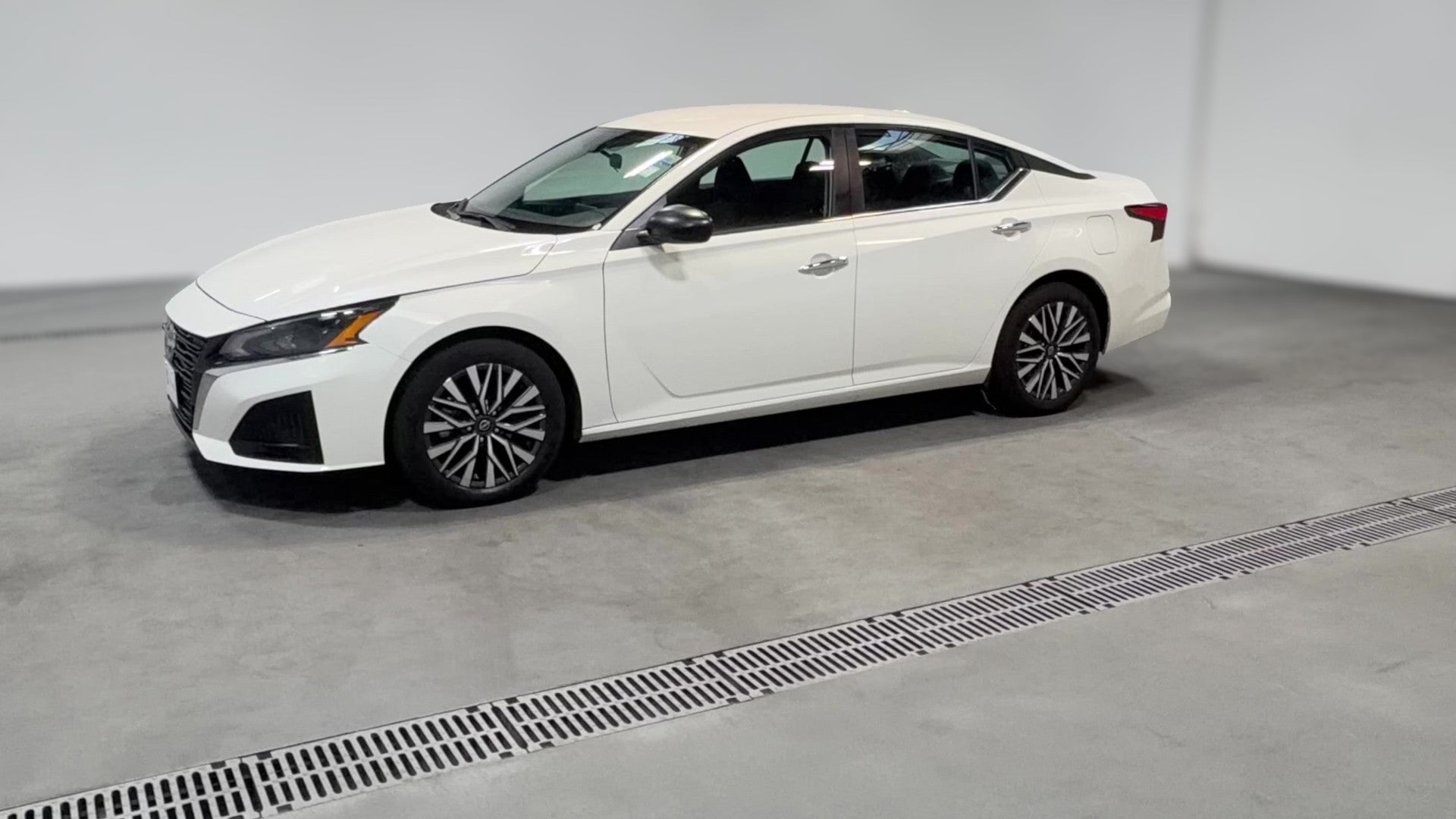 2025 Nissan Altima vehicle photo