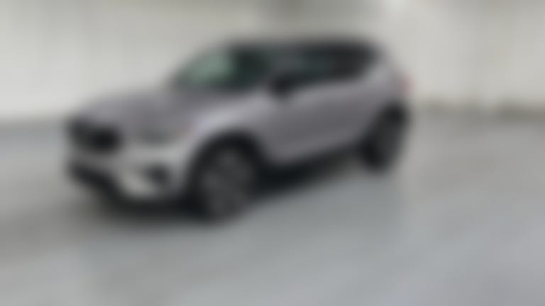 2026 Volvo XC40 vehicle photo