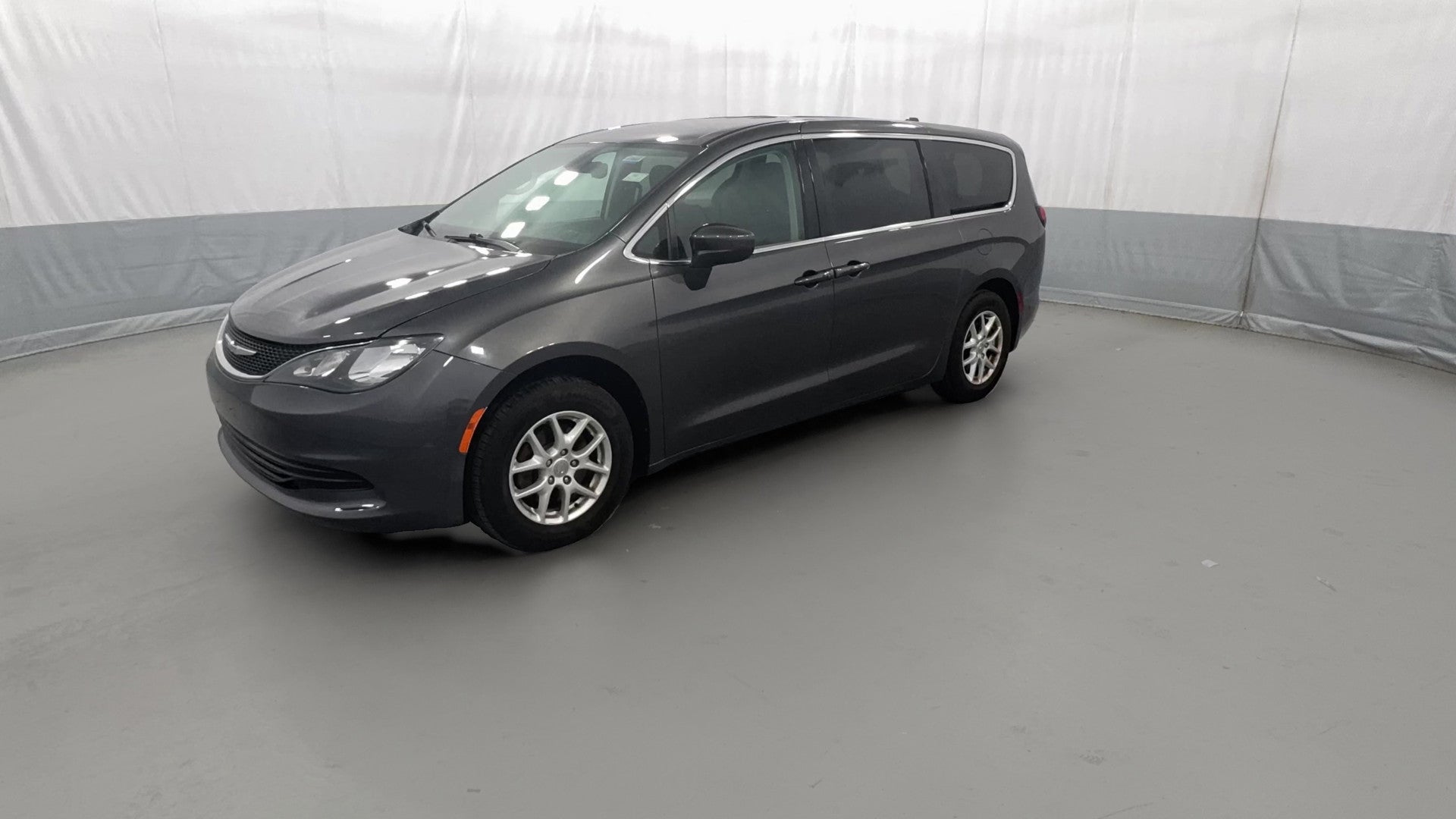 2017 Chrysler Pacifica vehicle photo