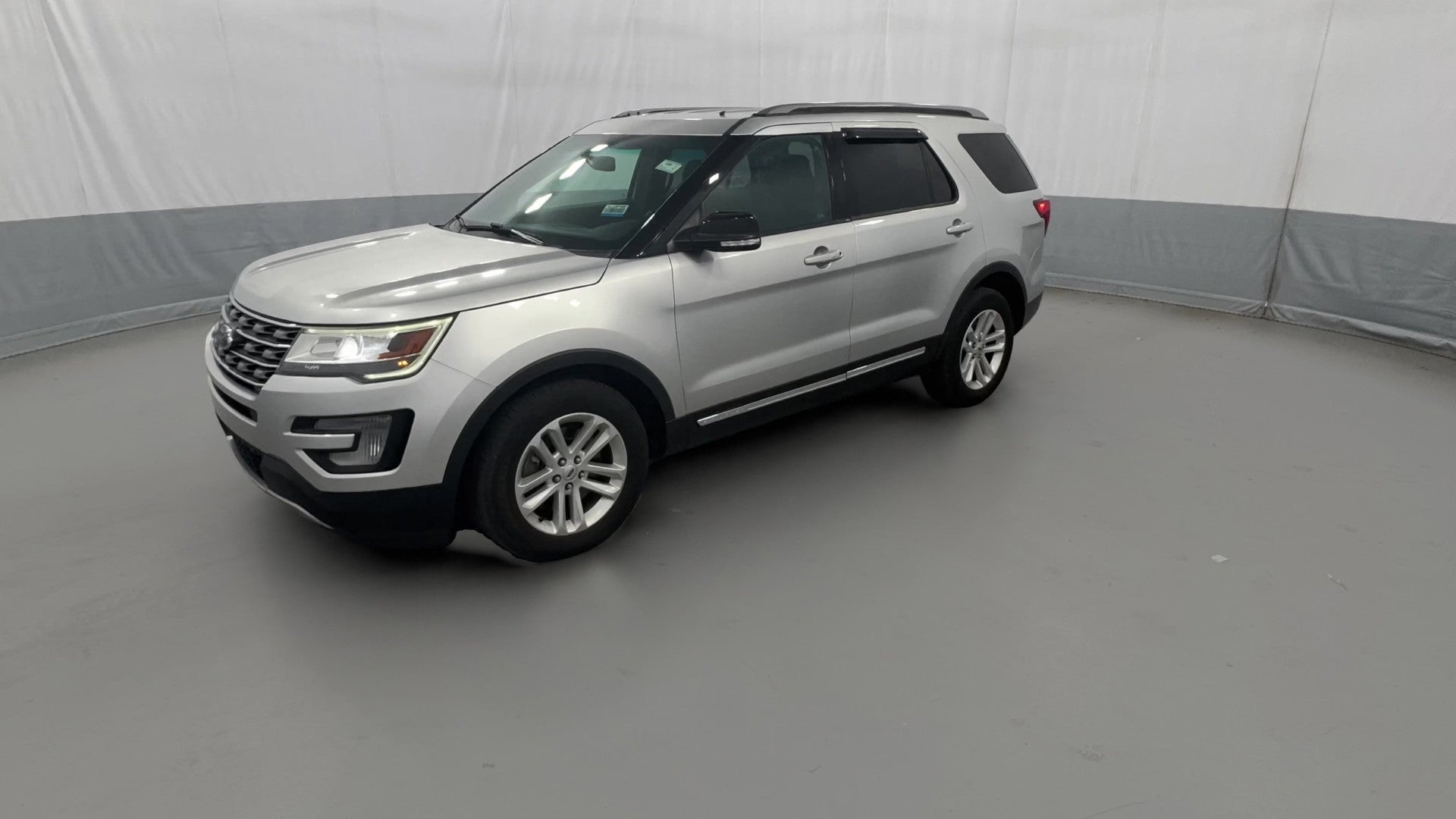 2016 Ford Explorer vehicle photo