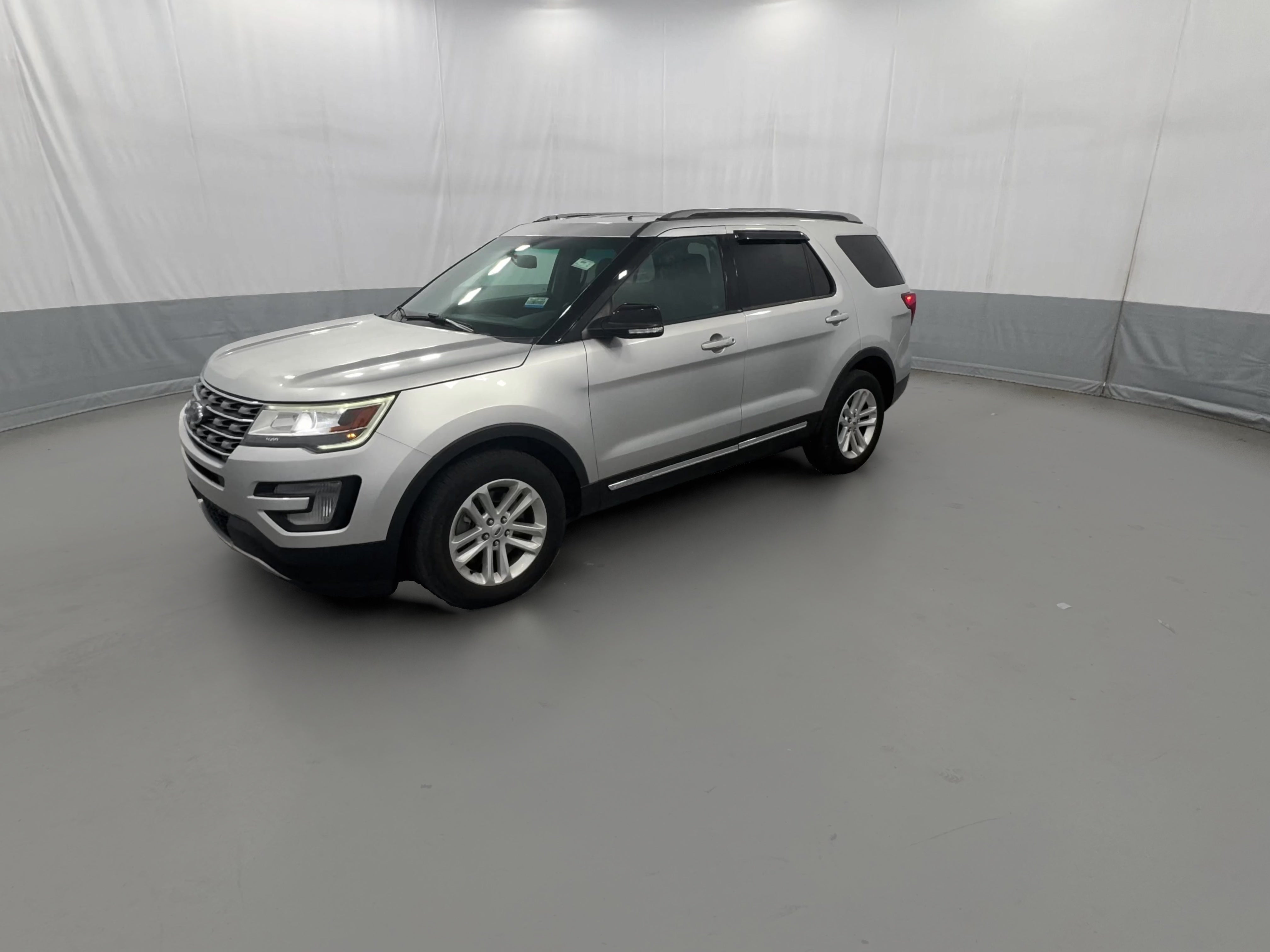 2016 Ford Explorer XLT - Photo 27