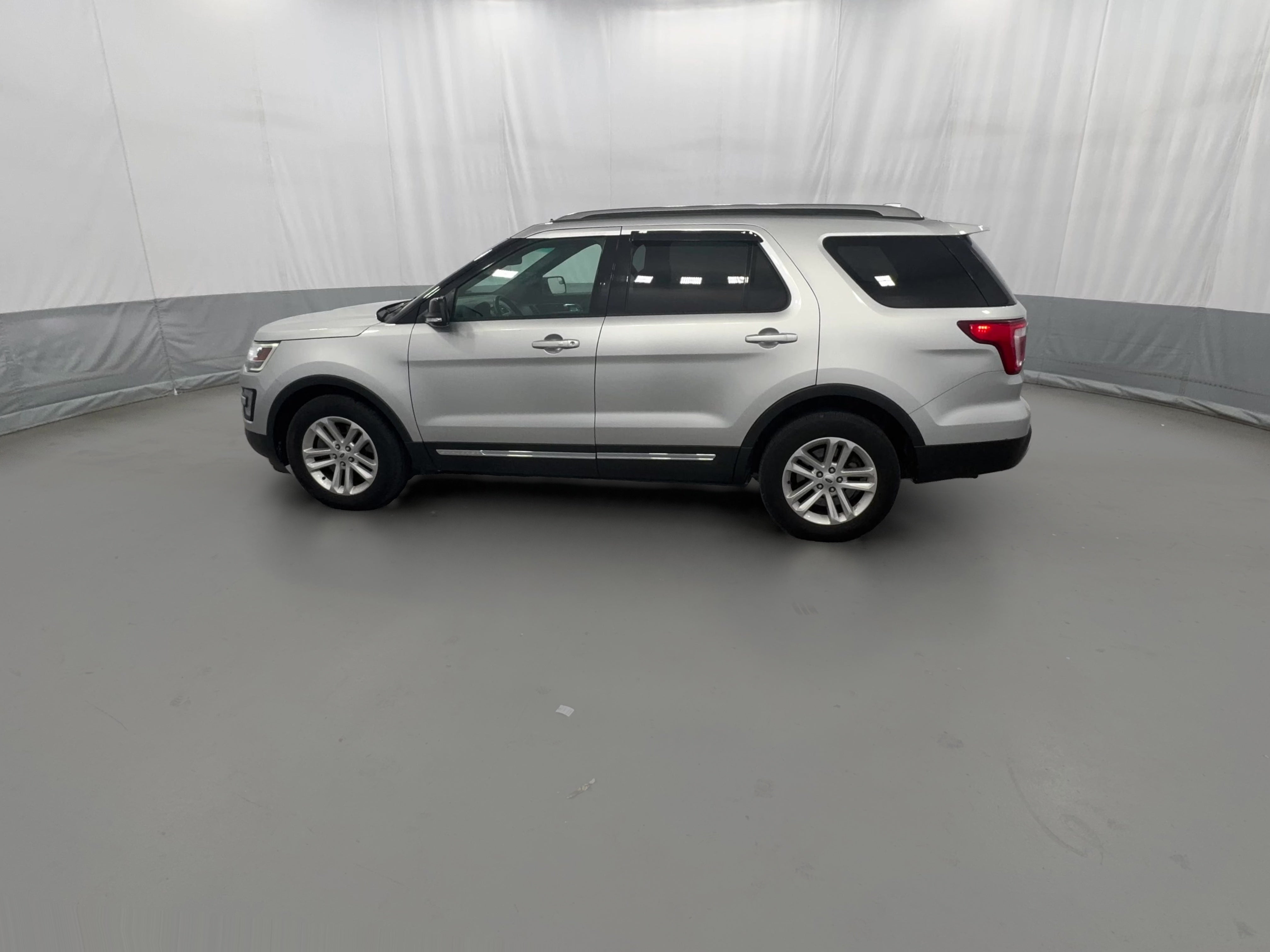 2016 Ford Explorer XLT - Photo 29