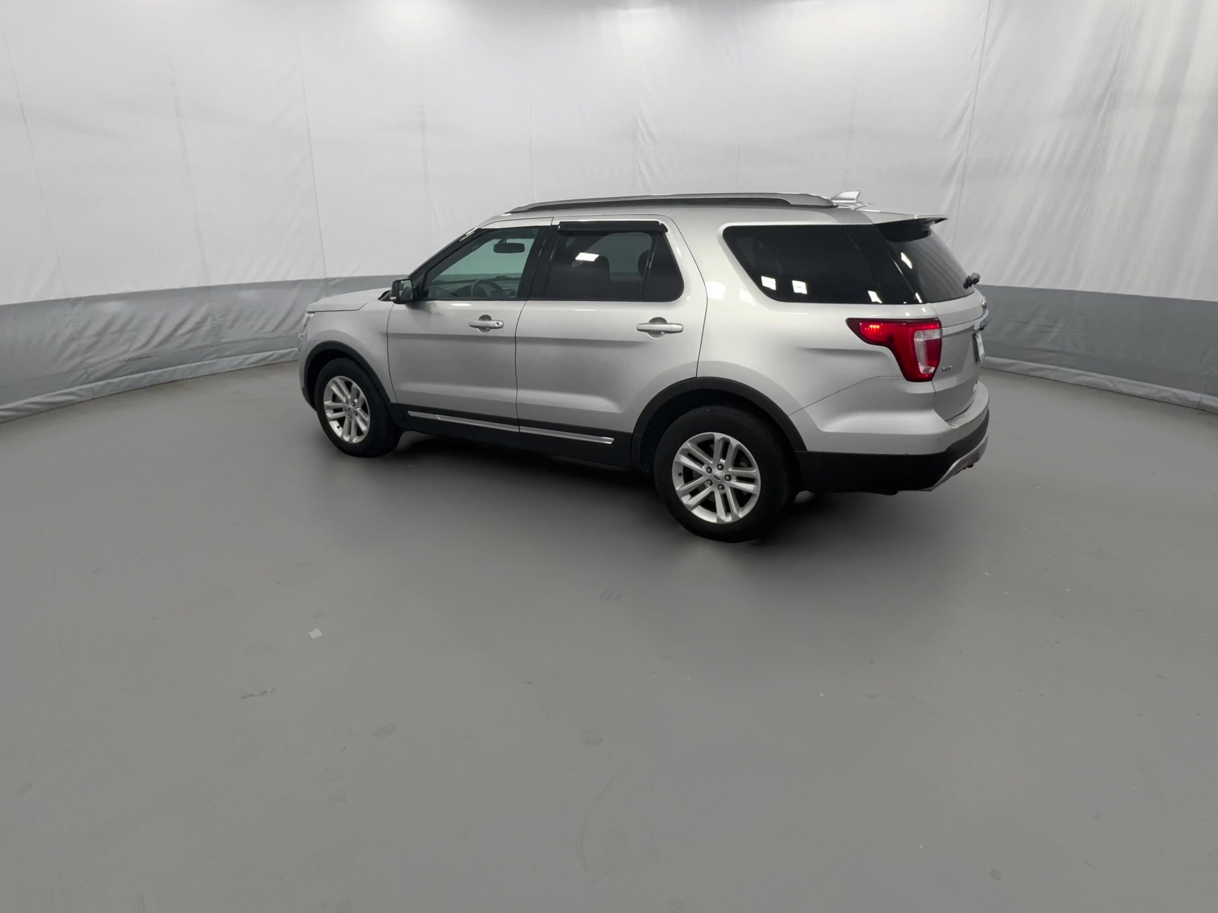 2016 Ford Explorer XLT - Photo 30