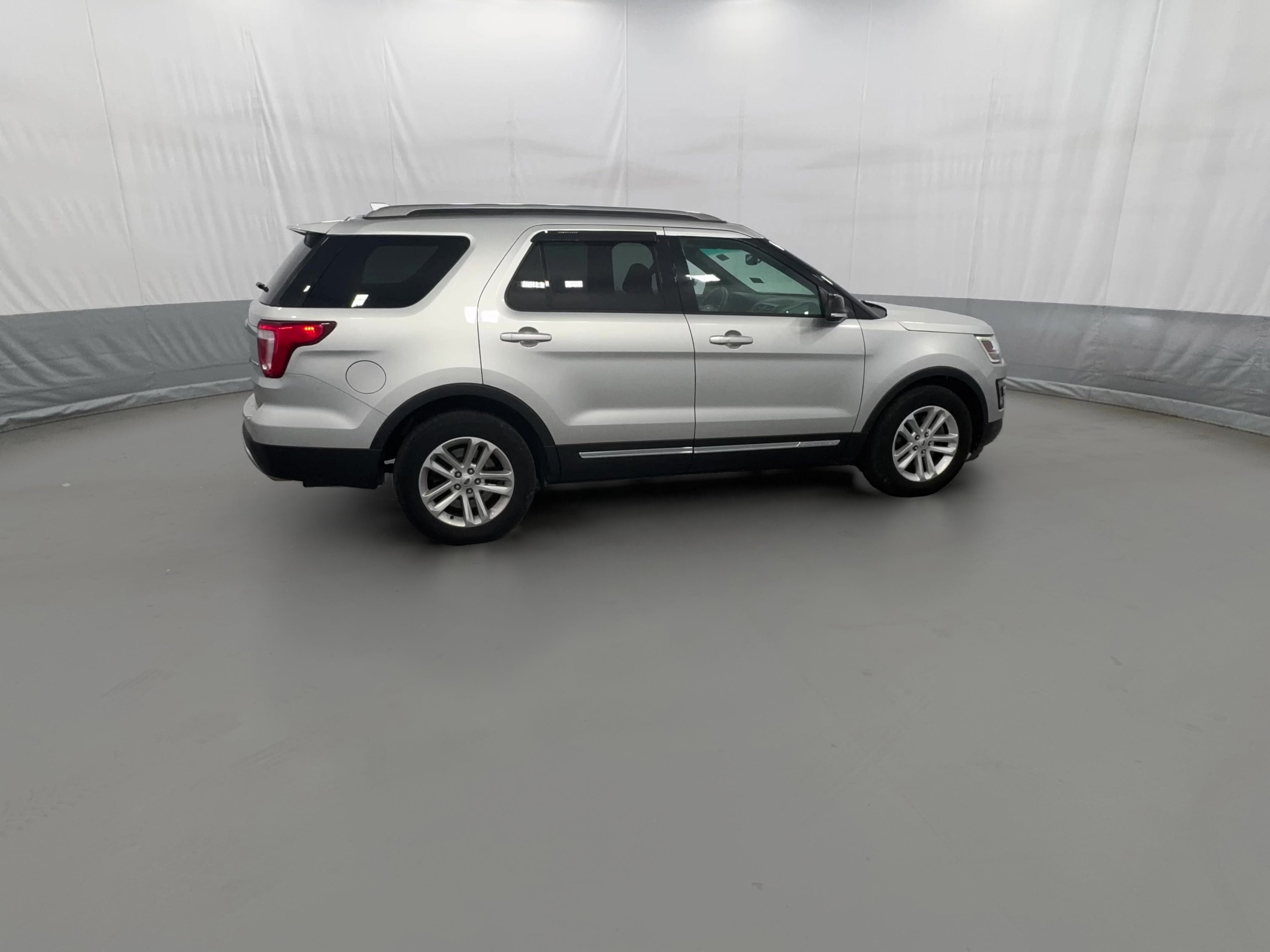2016 Ford Explorer XLT - Photo 36