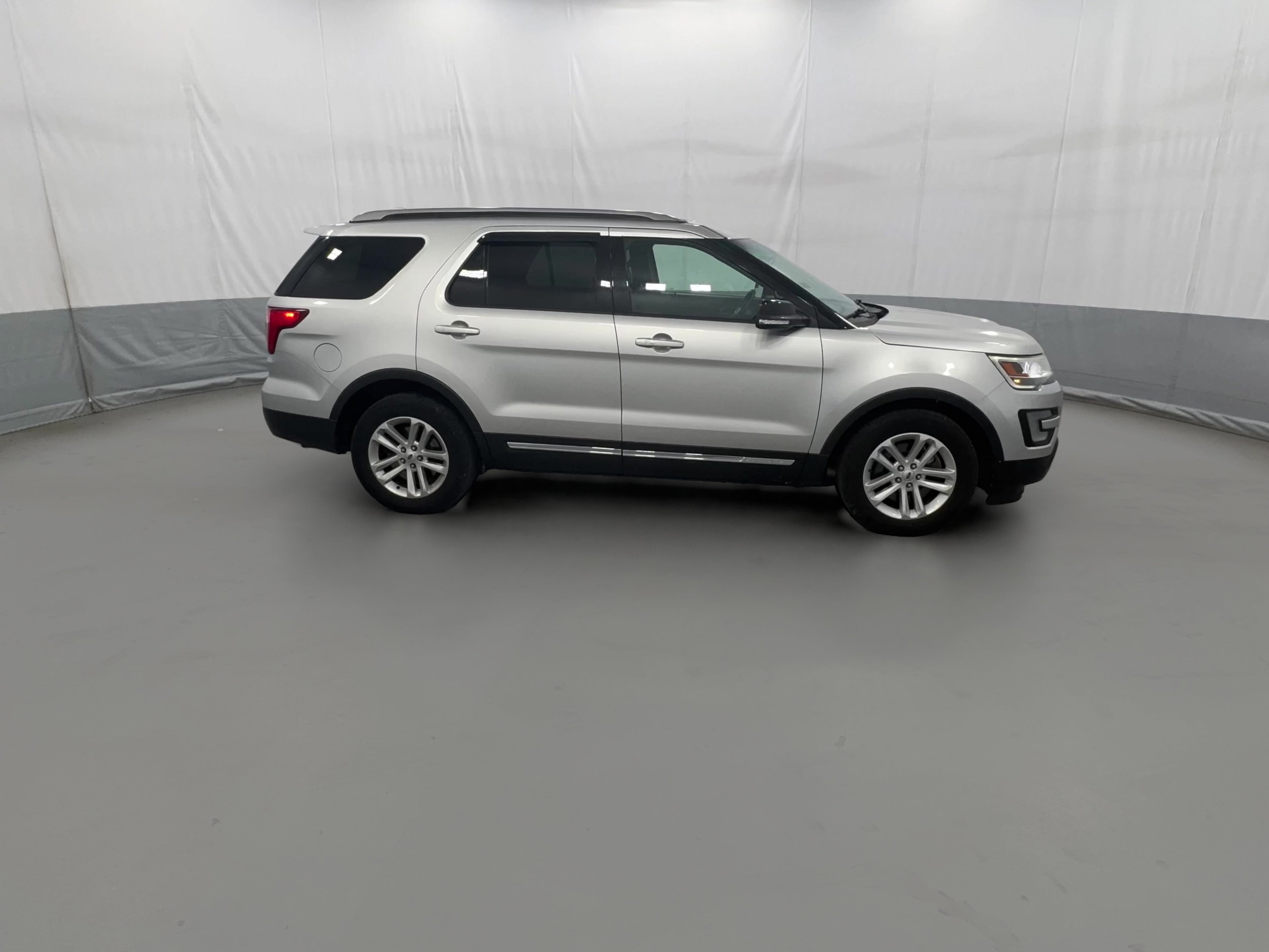 2016 Ford Explorer XLT - Photo 37