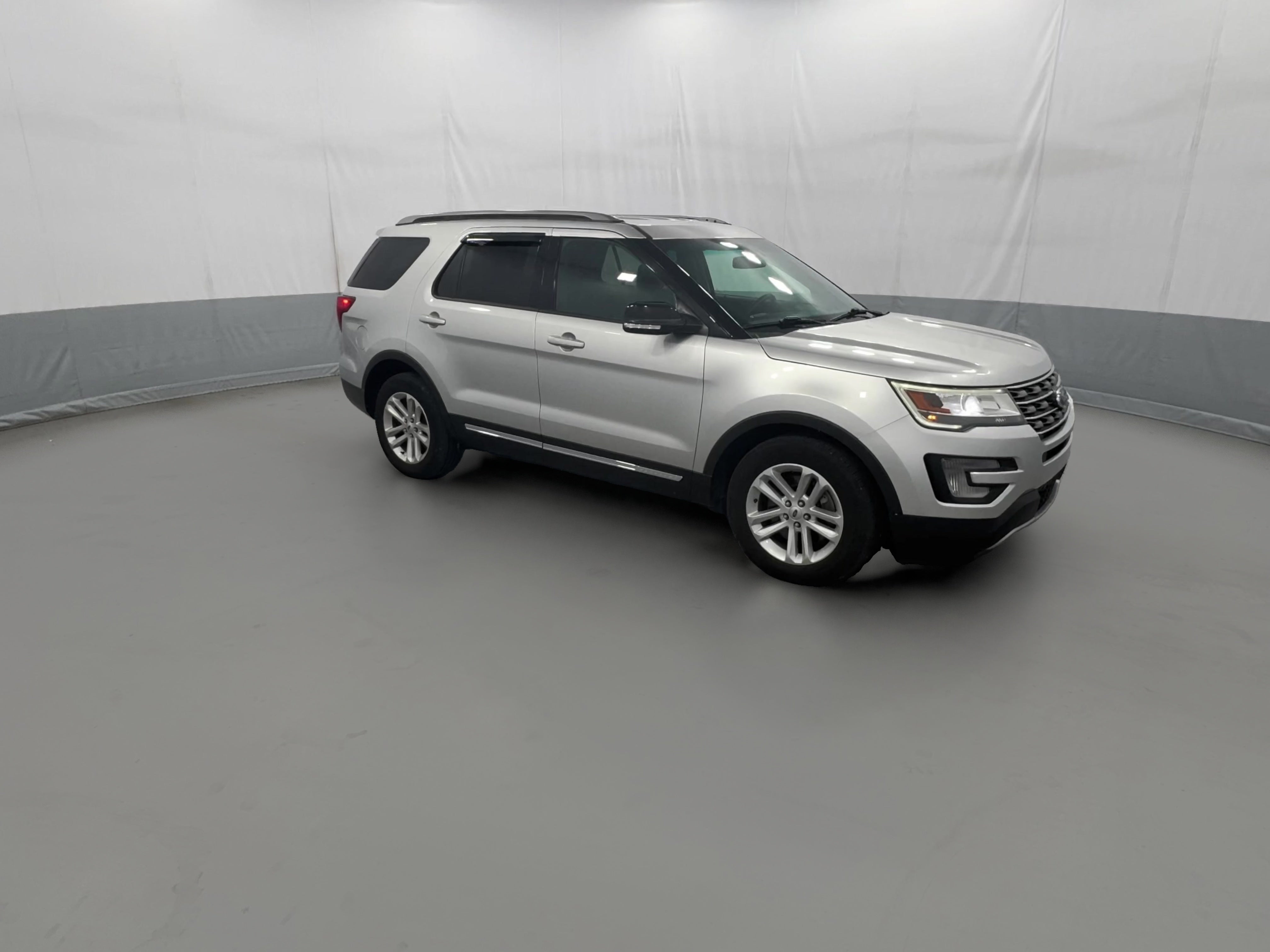 2016 Ford Explorer XLT - Photo 38