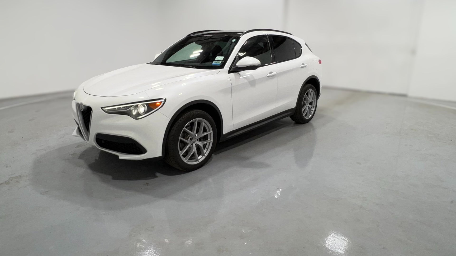 2018 Alfa Romeo Stelvio vehicle photo