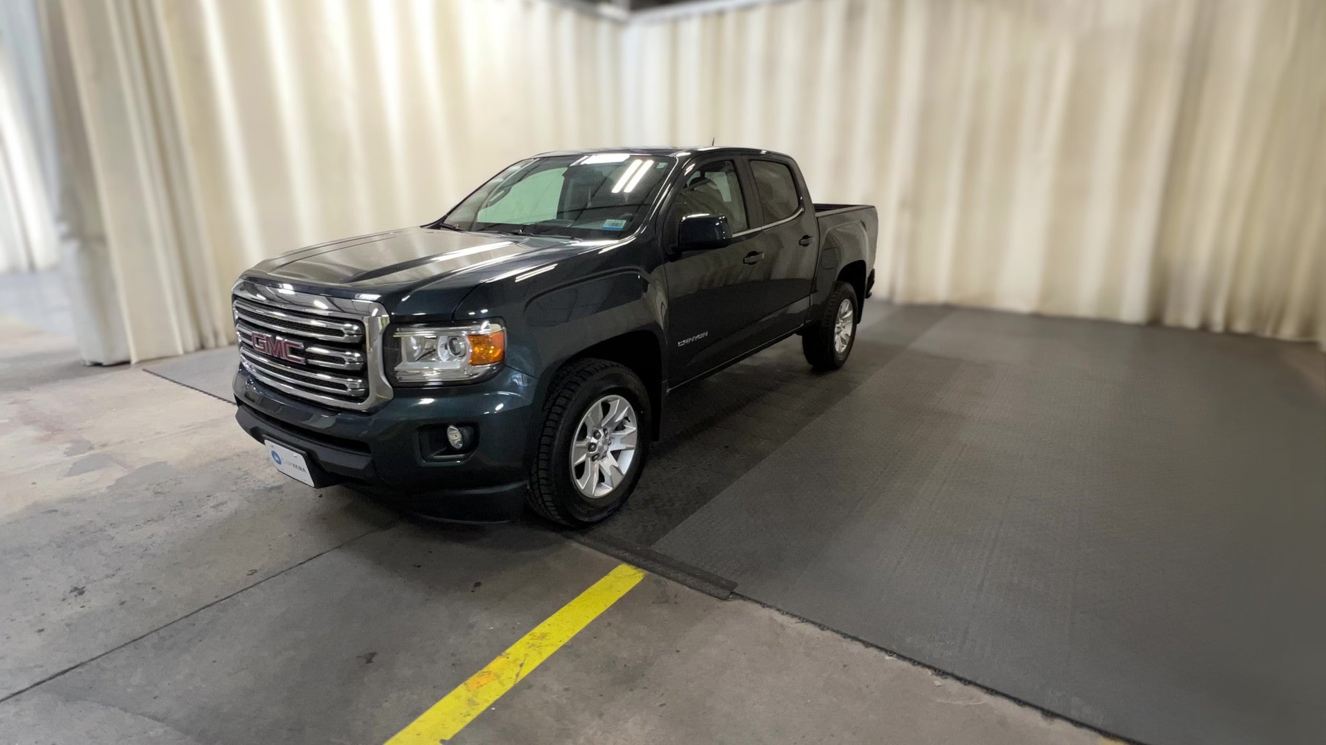 2018 GMC Canyon Crew Cab vehicle photo