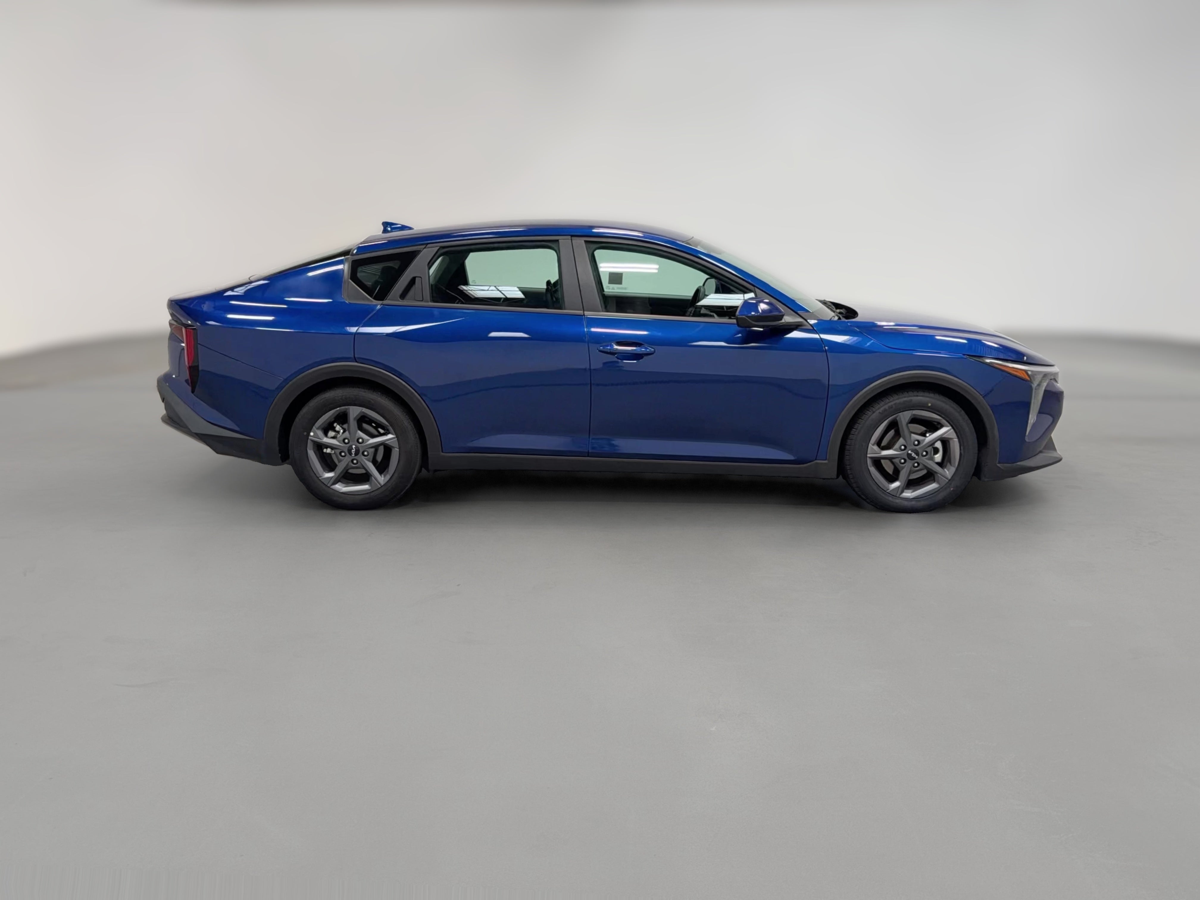 2025 Kia K4 LXS - Photo 35
