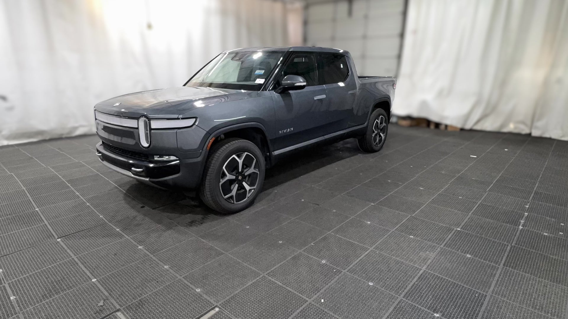 2023 Rivian R1T vehicle photo