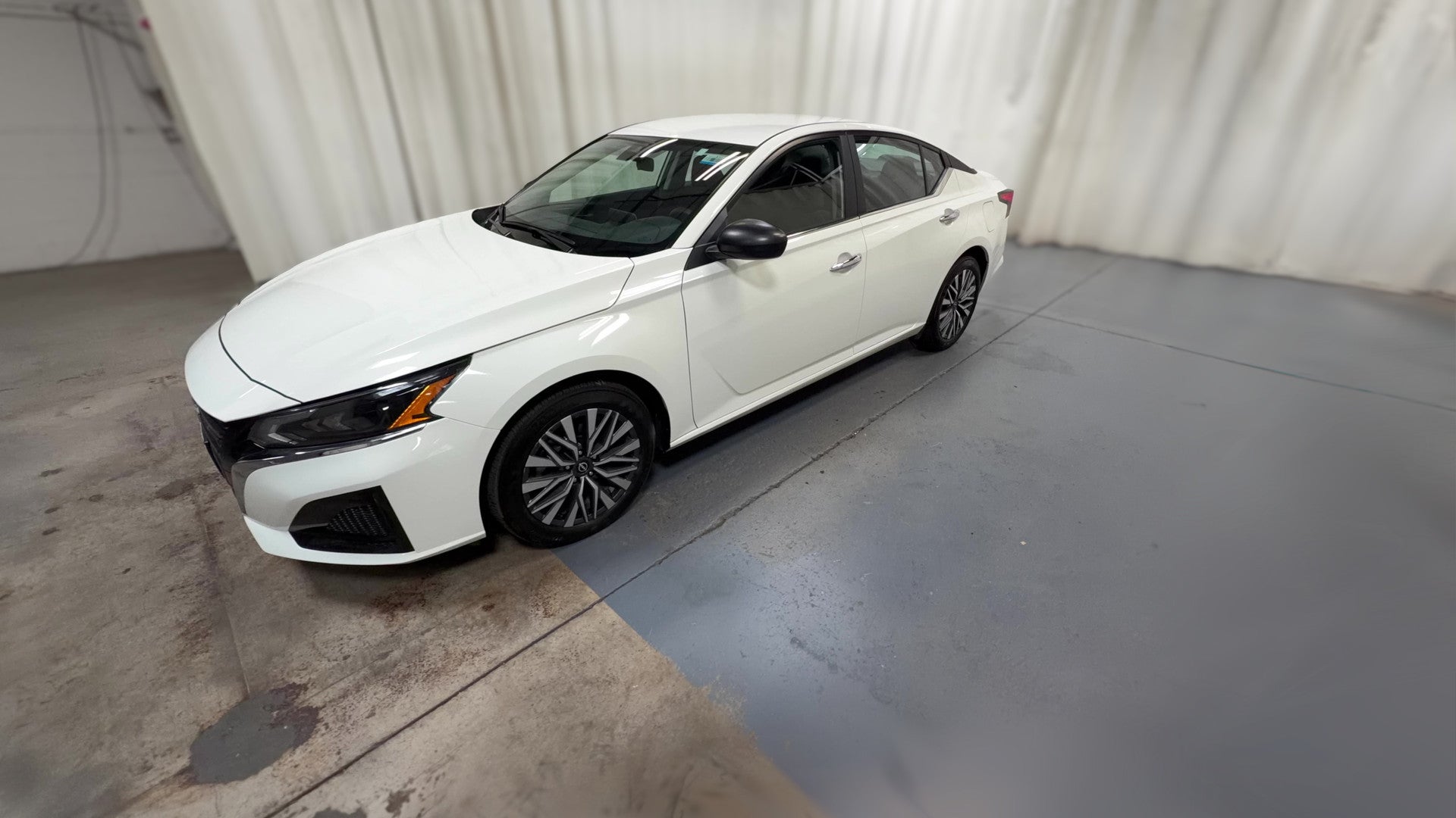 2025 Nissan Altima vehicle photo
