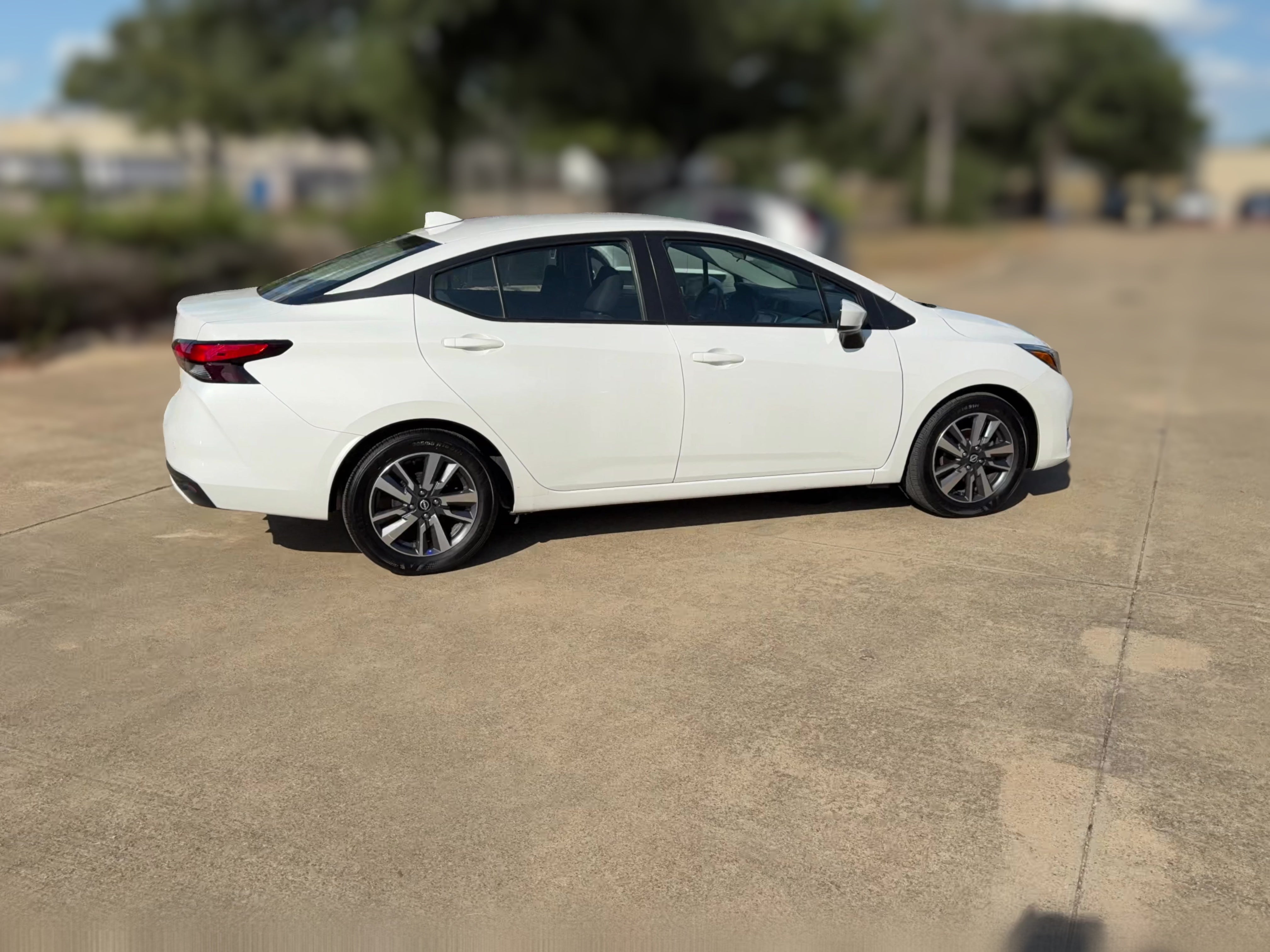 2025 Nissan Versa Sedan SV - Photo 29