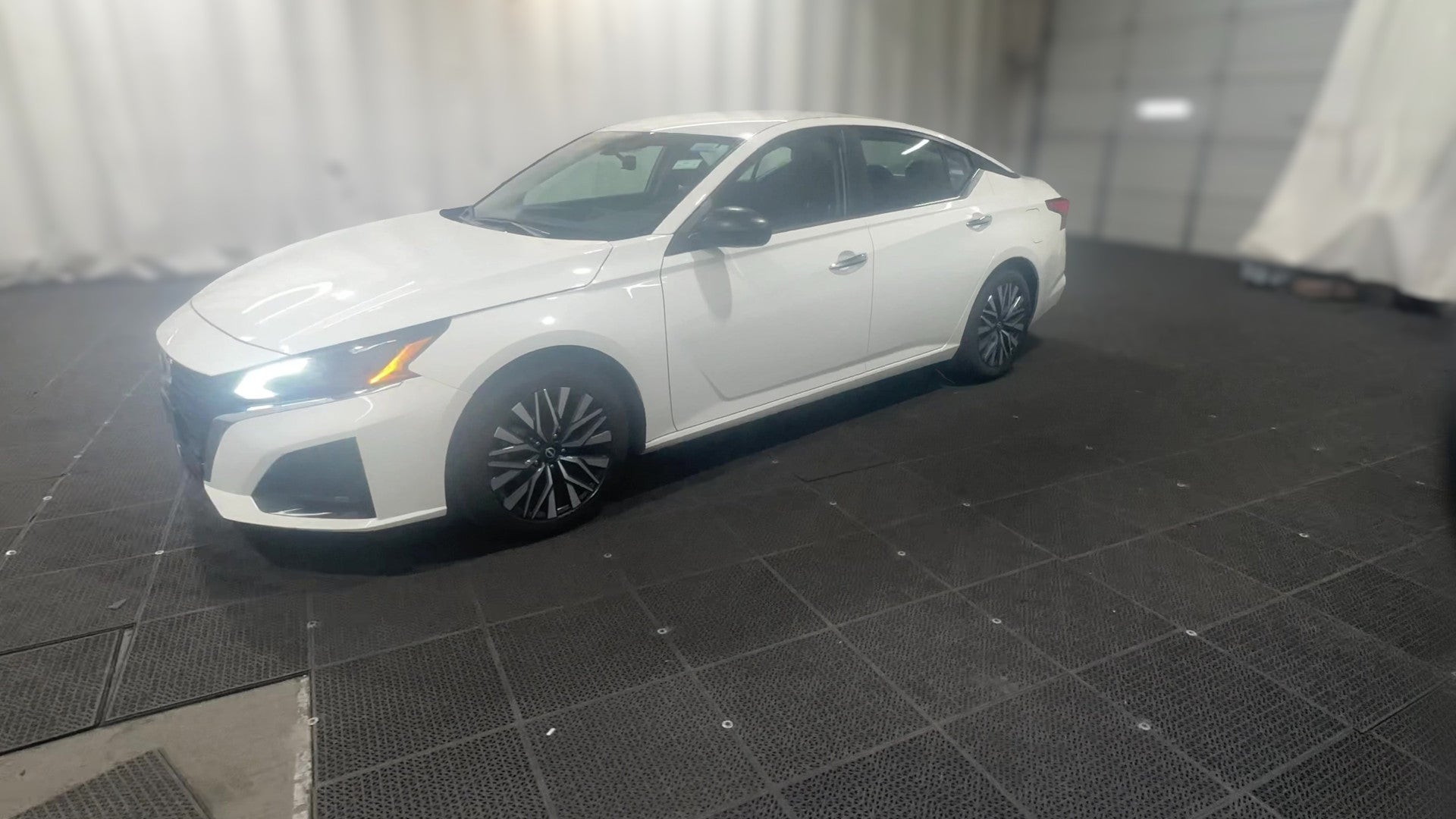 2025 Nissan Altima vehicle photo