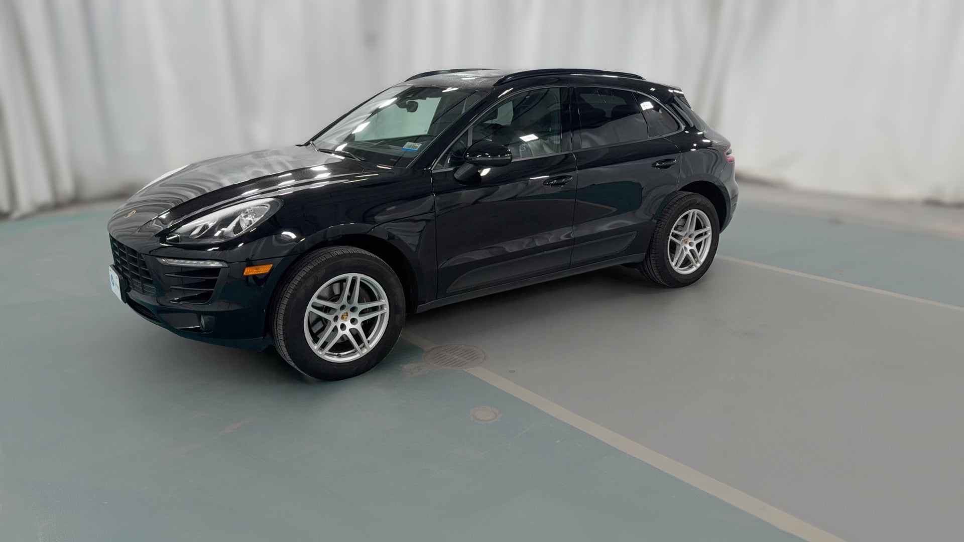 2018 Porsche Macan vehicle photo