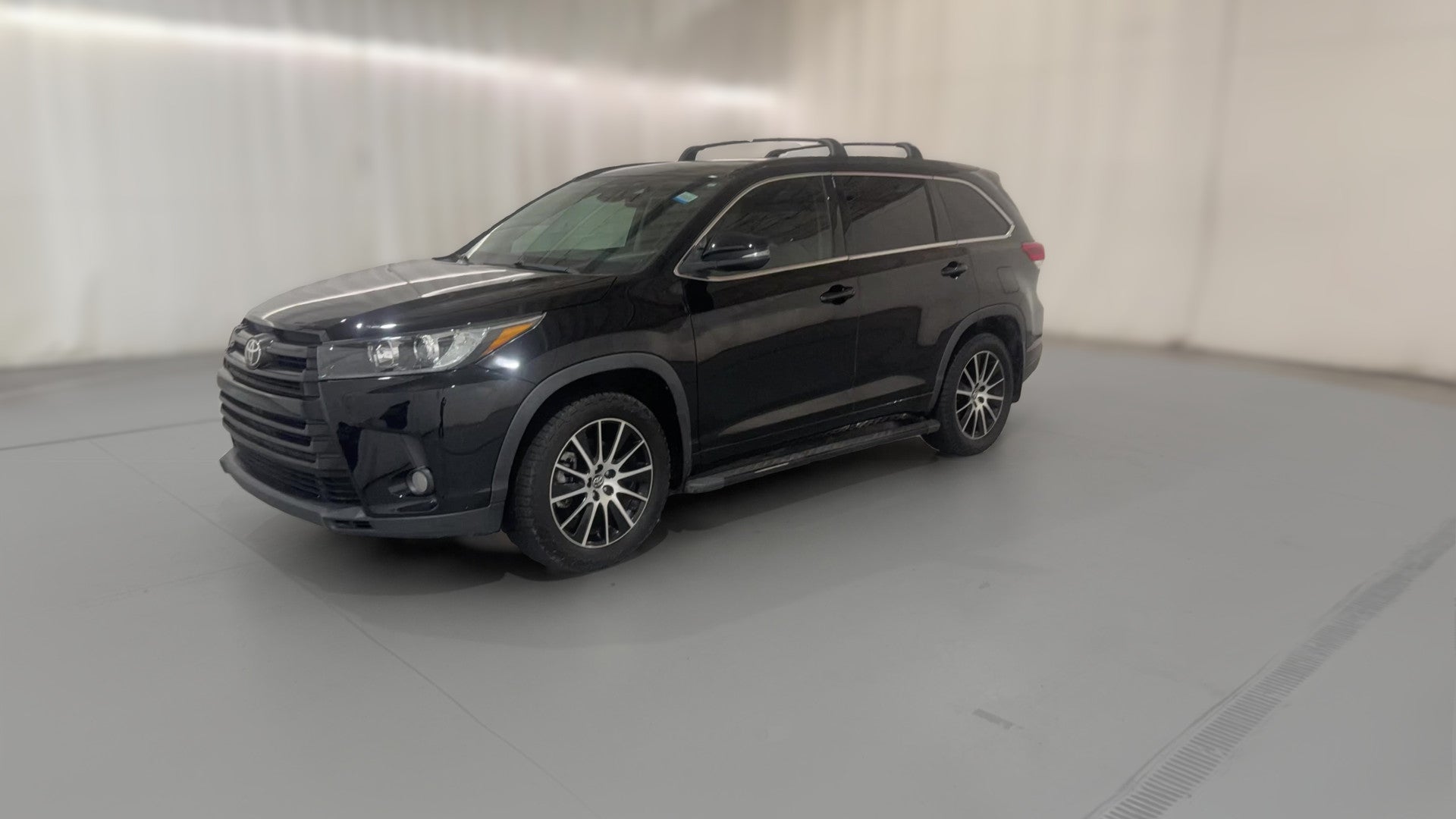 2017 Toyota Highlander vehicle photo