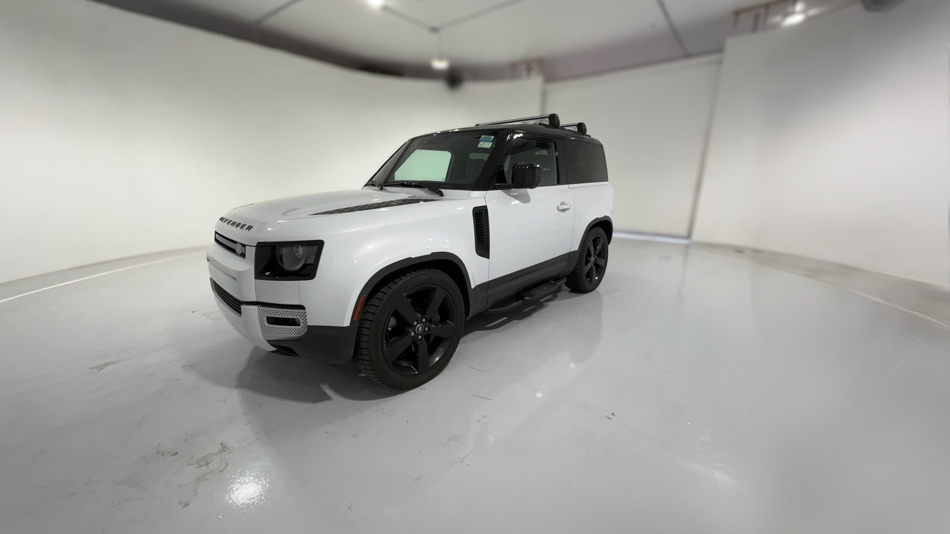 2023 Land Rover Defender 90 vehicle photo