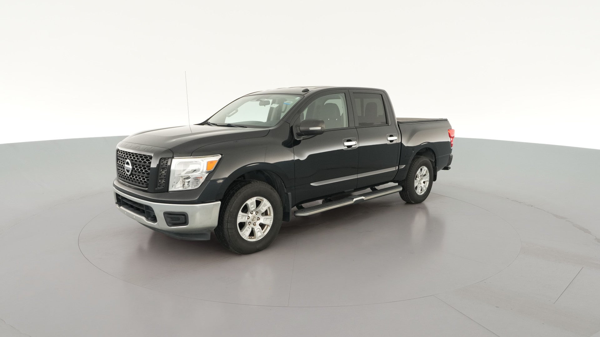 2019 Nissan Titan Crew Cab vehicle photo