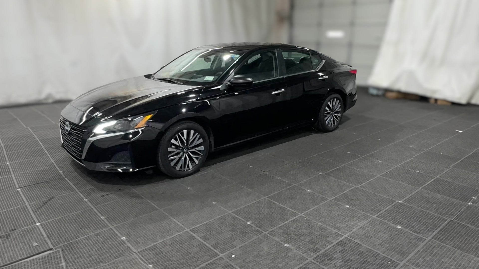 2025 Nissan Altima vehicle photo