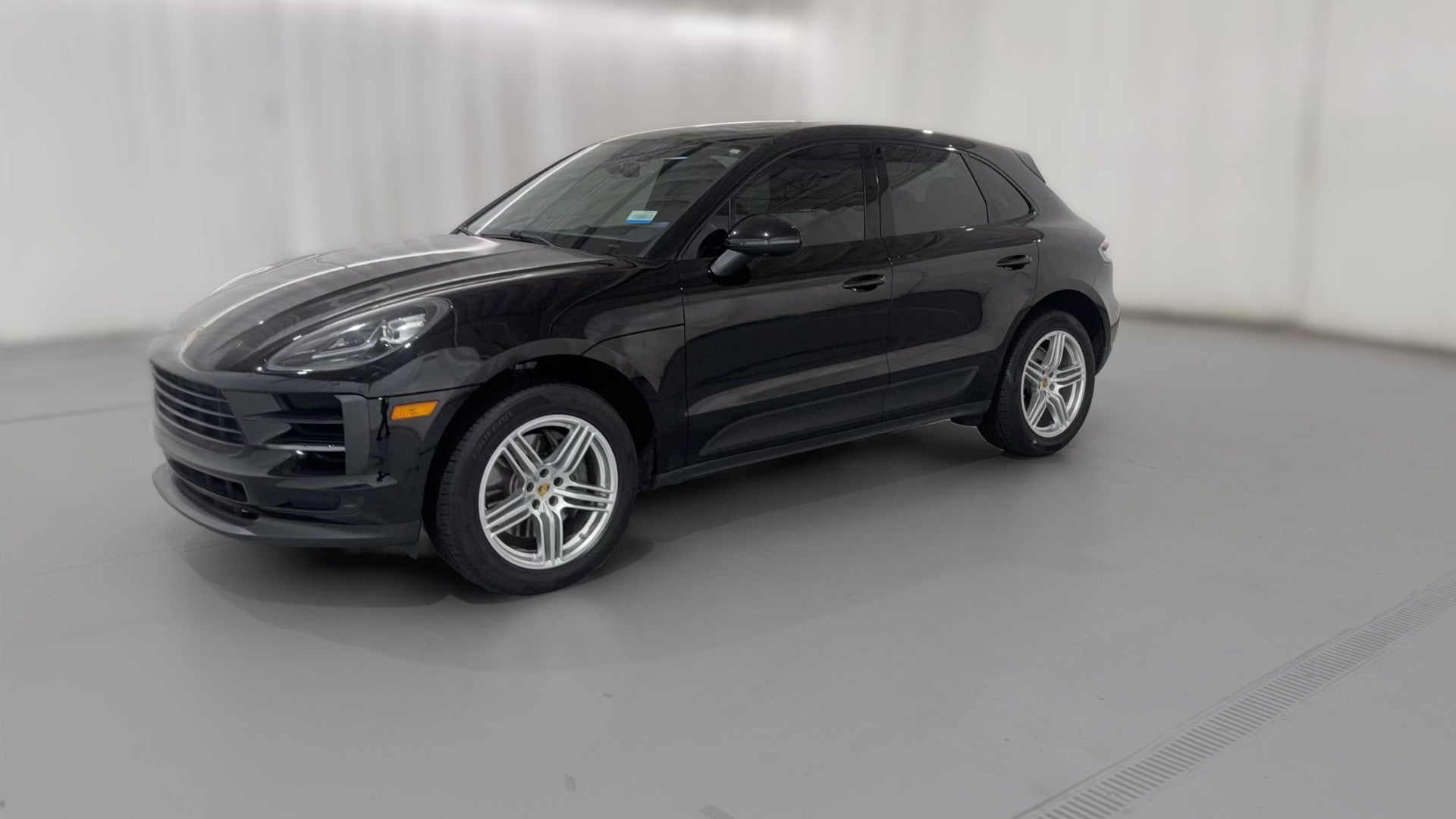 2019 Porsche Macan vehicle photo