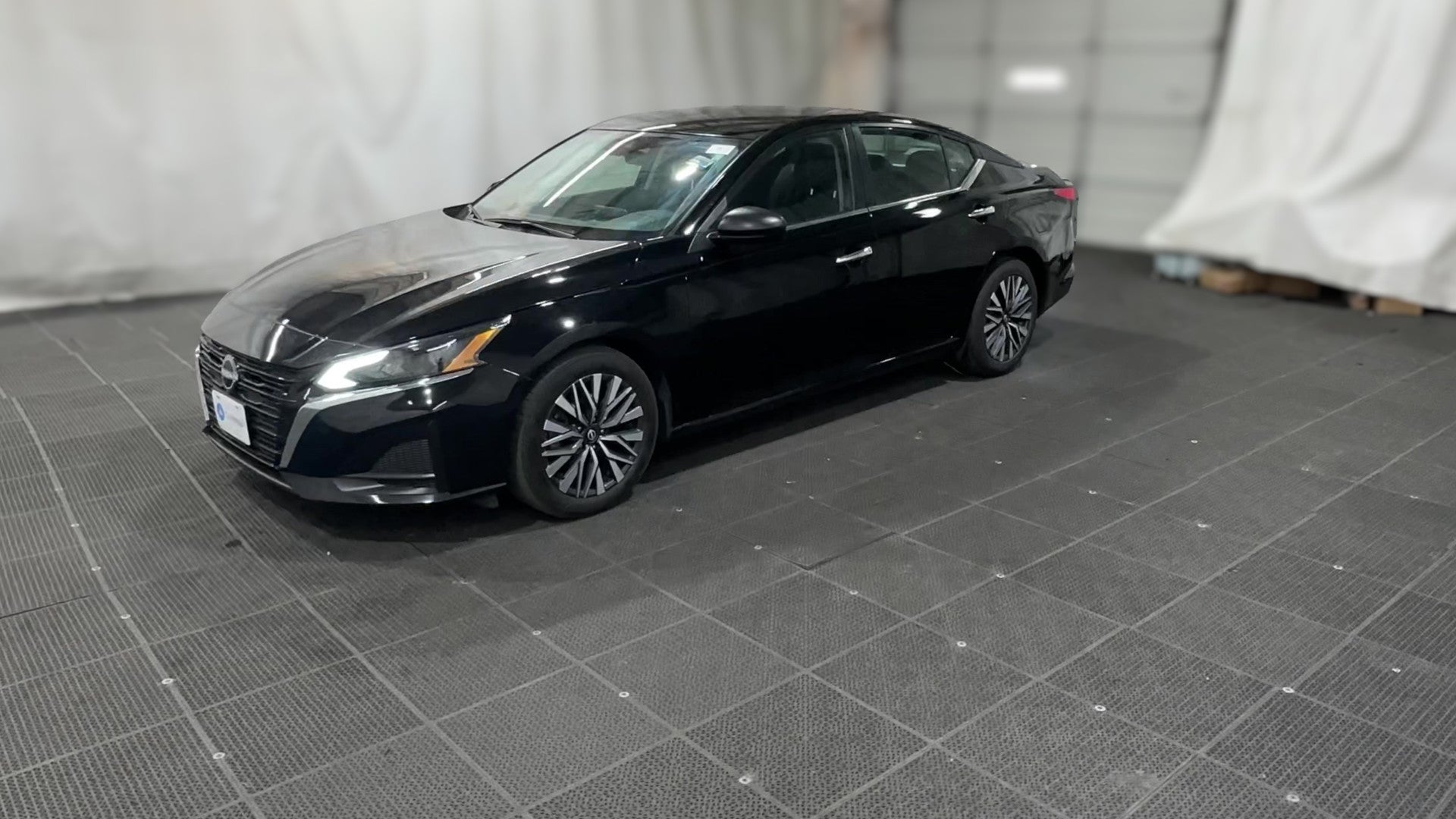 2025 Nissan Altima vehicle photo