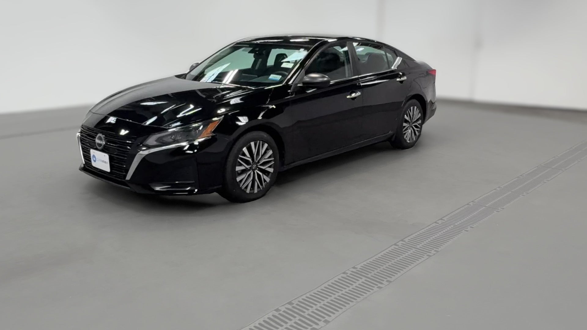 2025 Nissan Altima vehicle photo