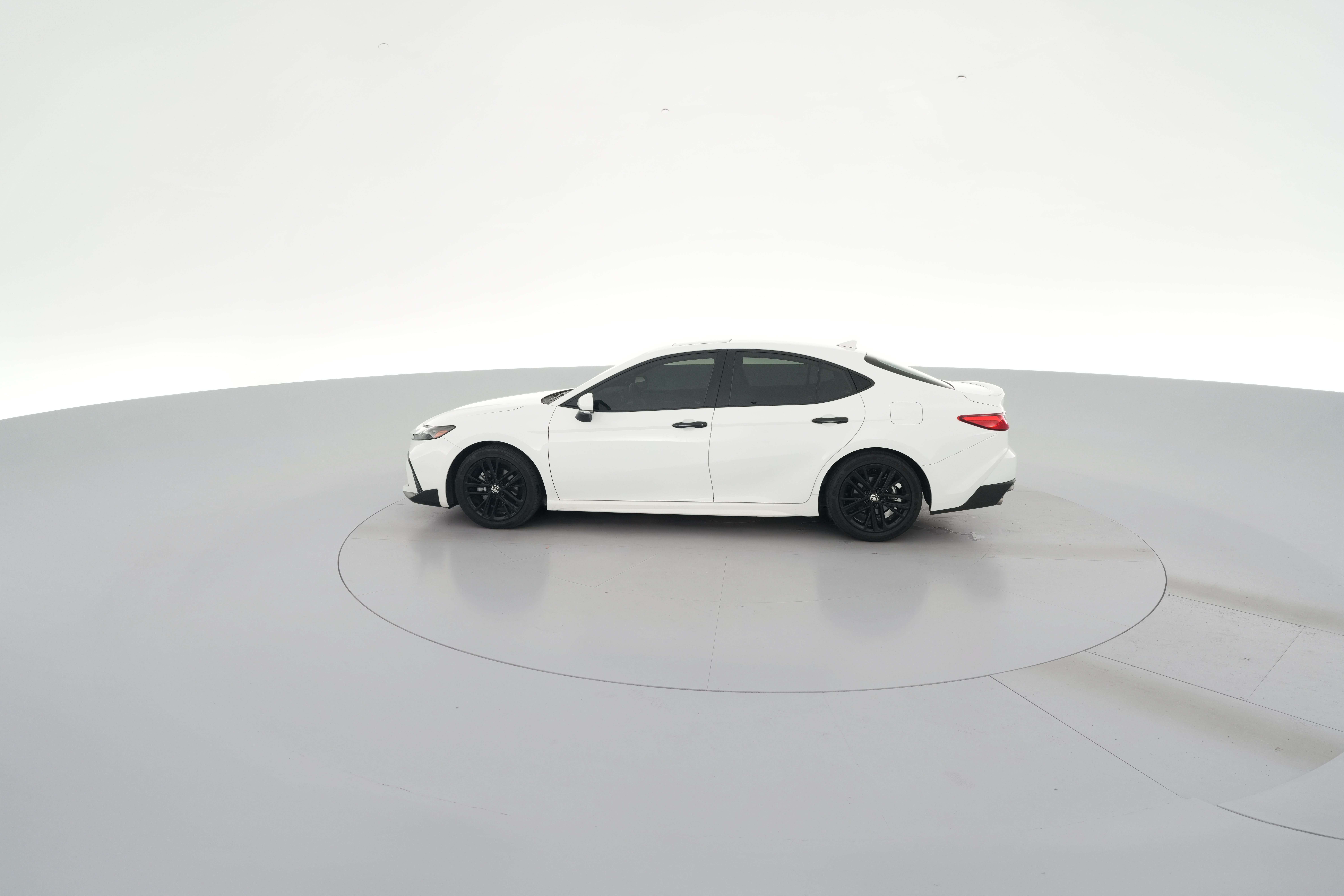 2025 Toyota Camry SE - Photo 25