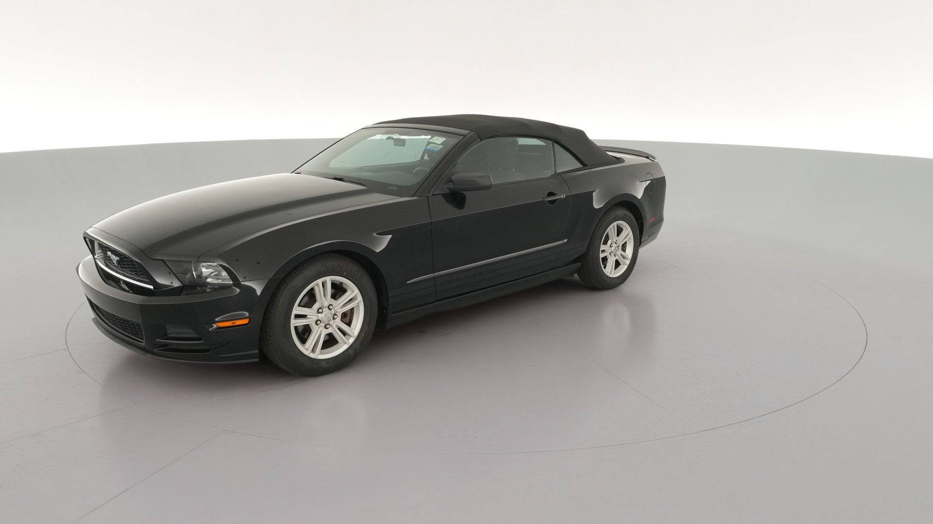 2013 Ford Mustang vehicle photo